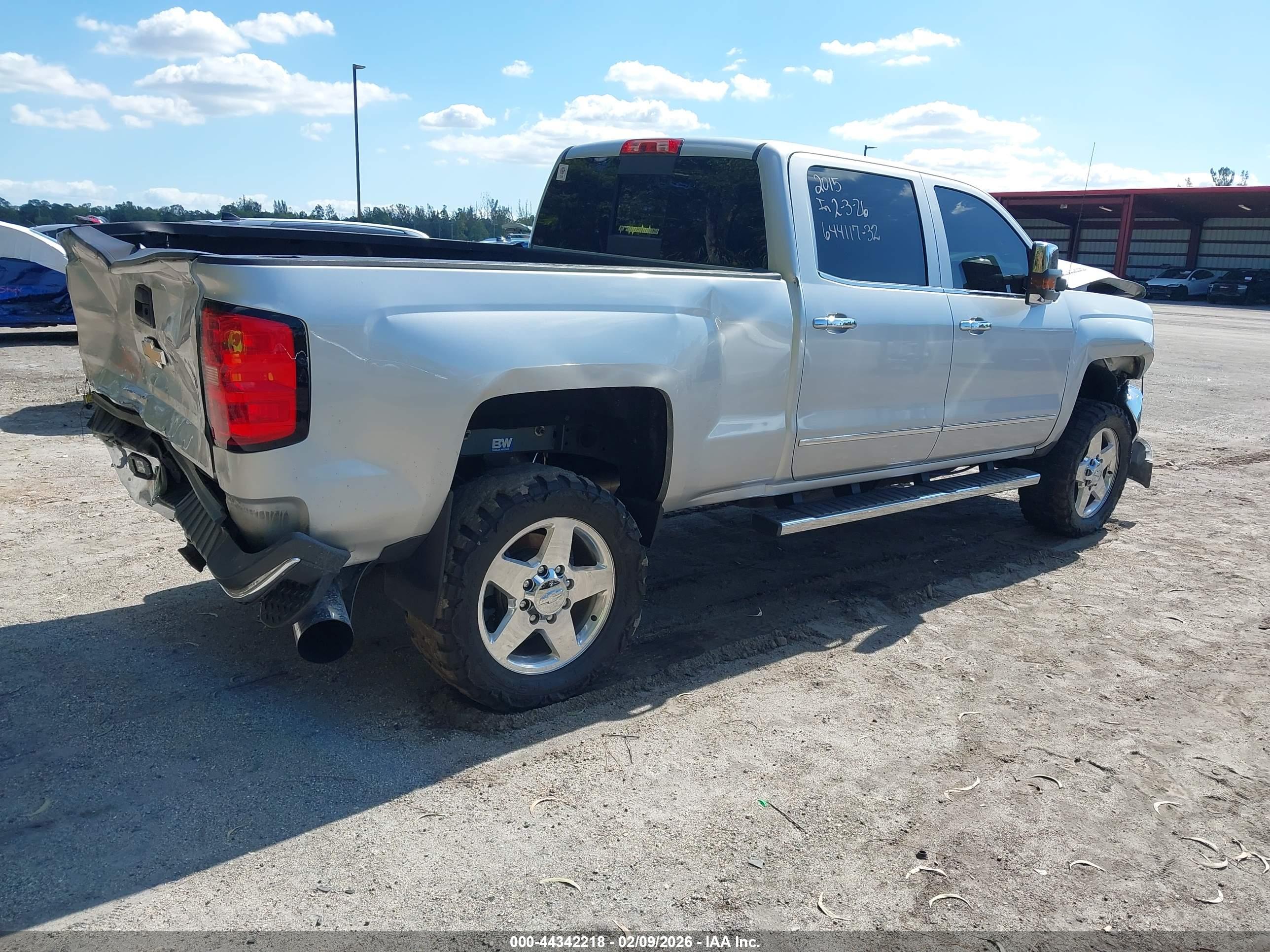 CHEVROLET SILVERADO image 4