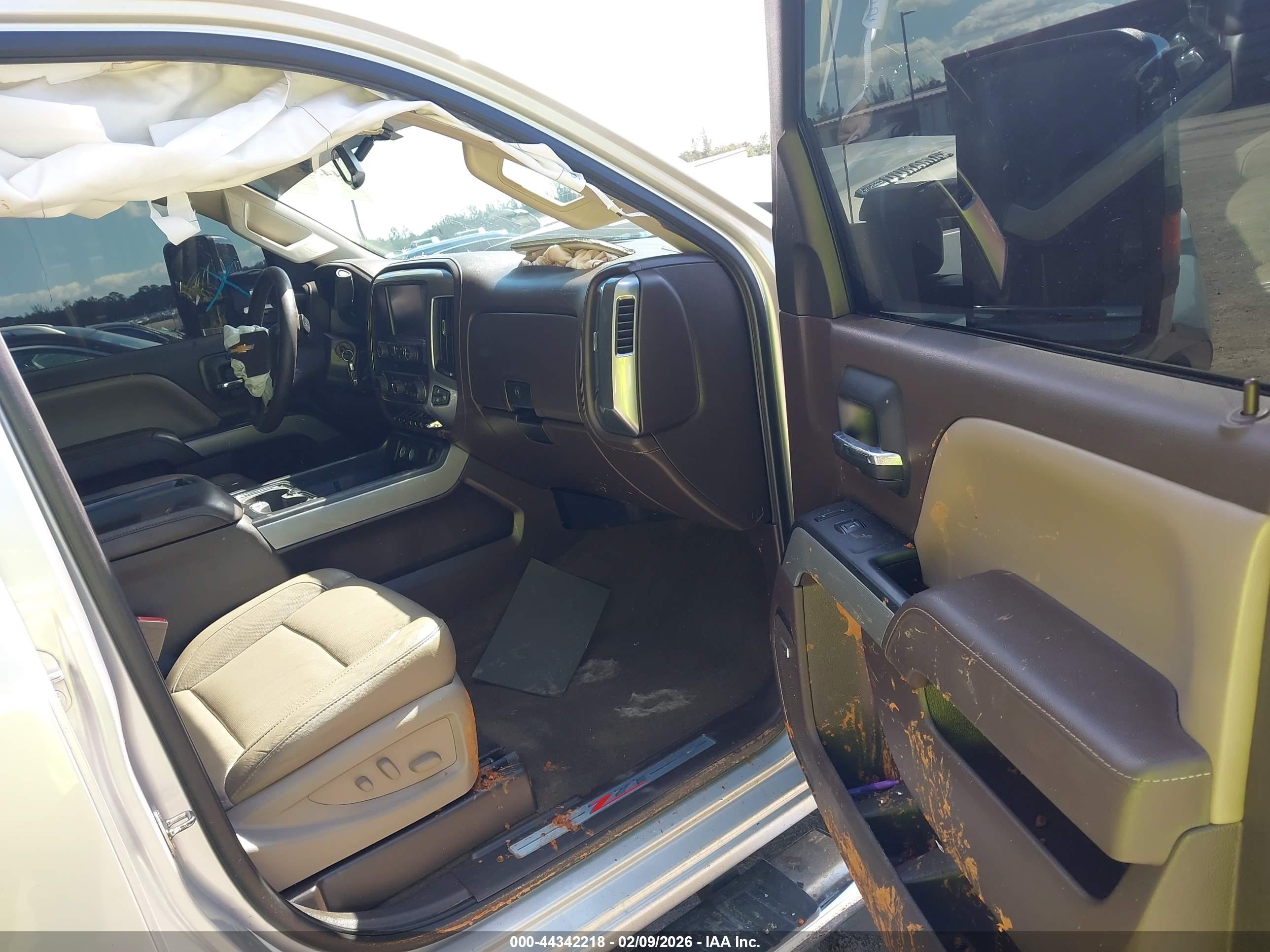 CHEVROLET SILVERADO image 5