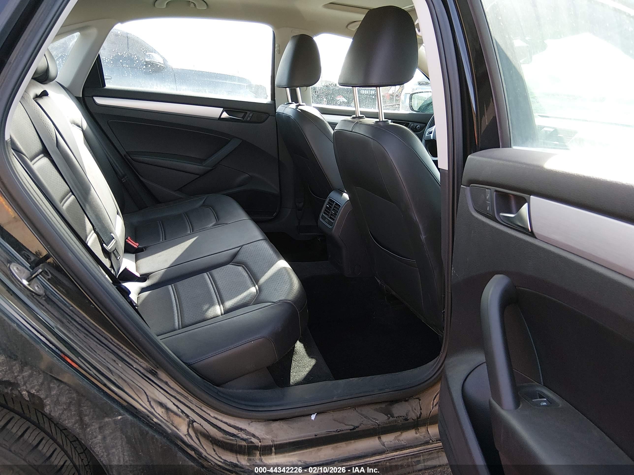 VOLKSWAGEN PASSAT image 8