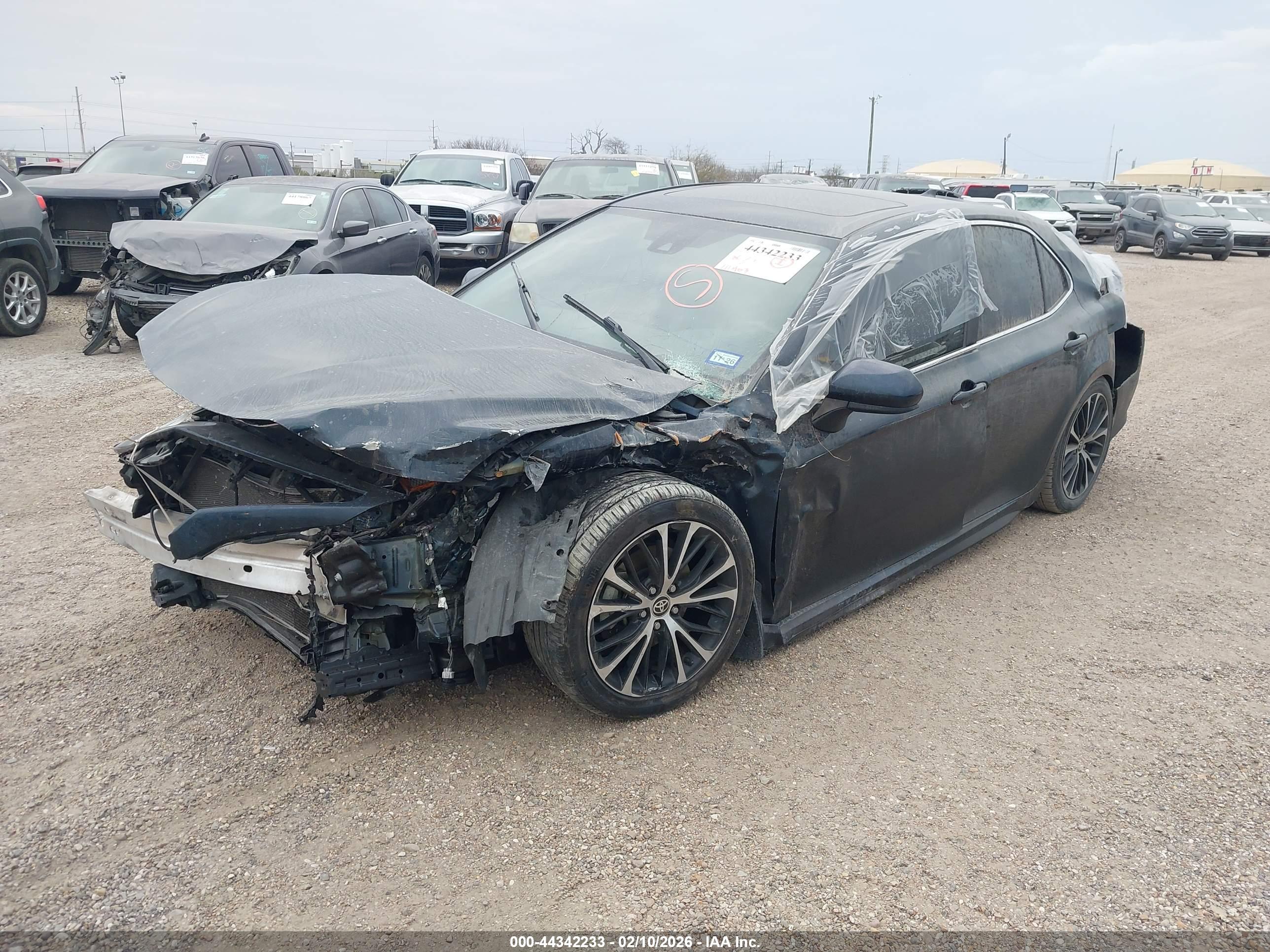TOYOTA CAMRY image 2
