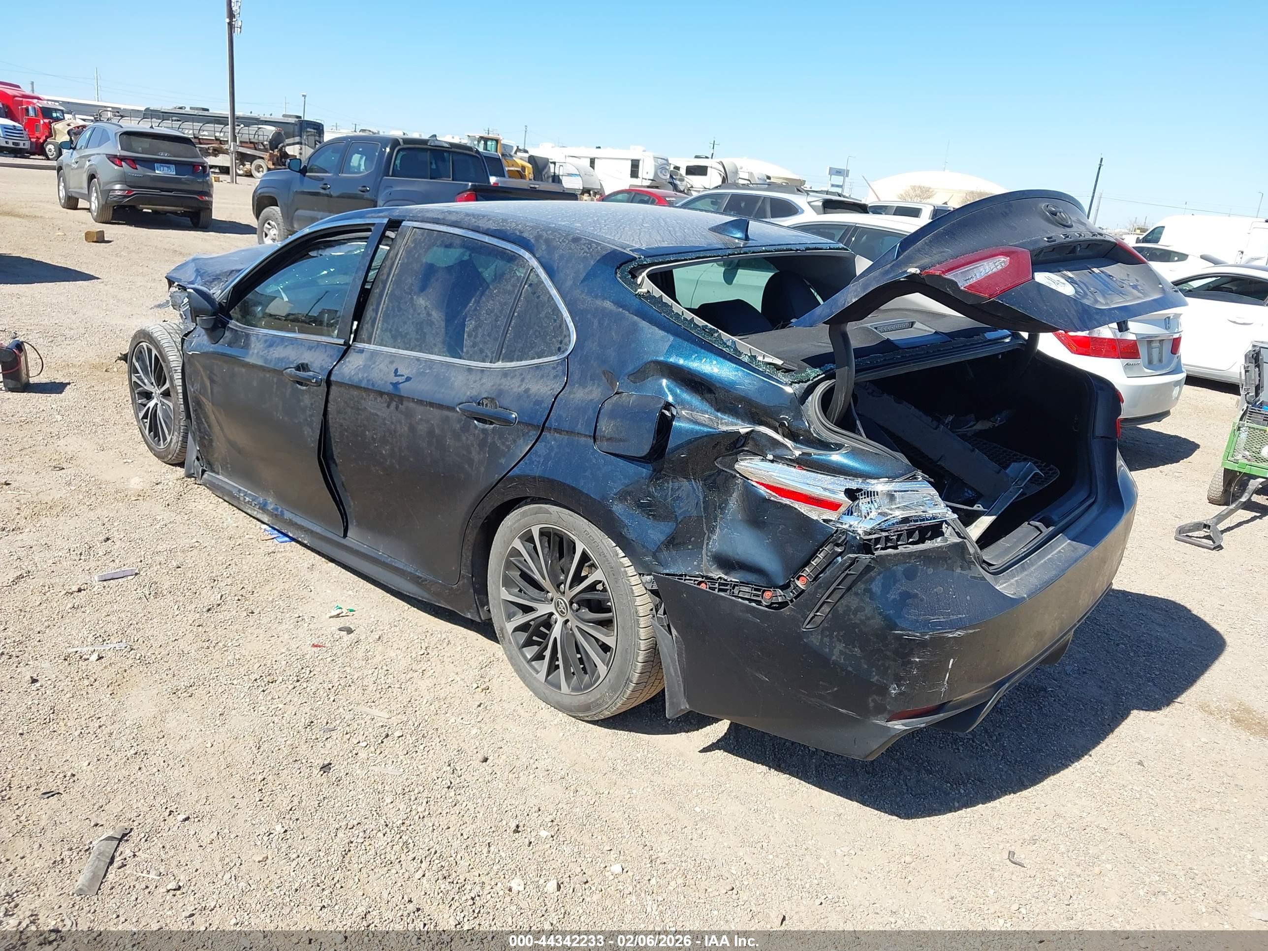 TOYOTA CAMRY image 3