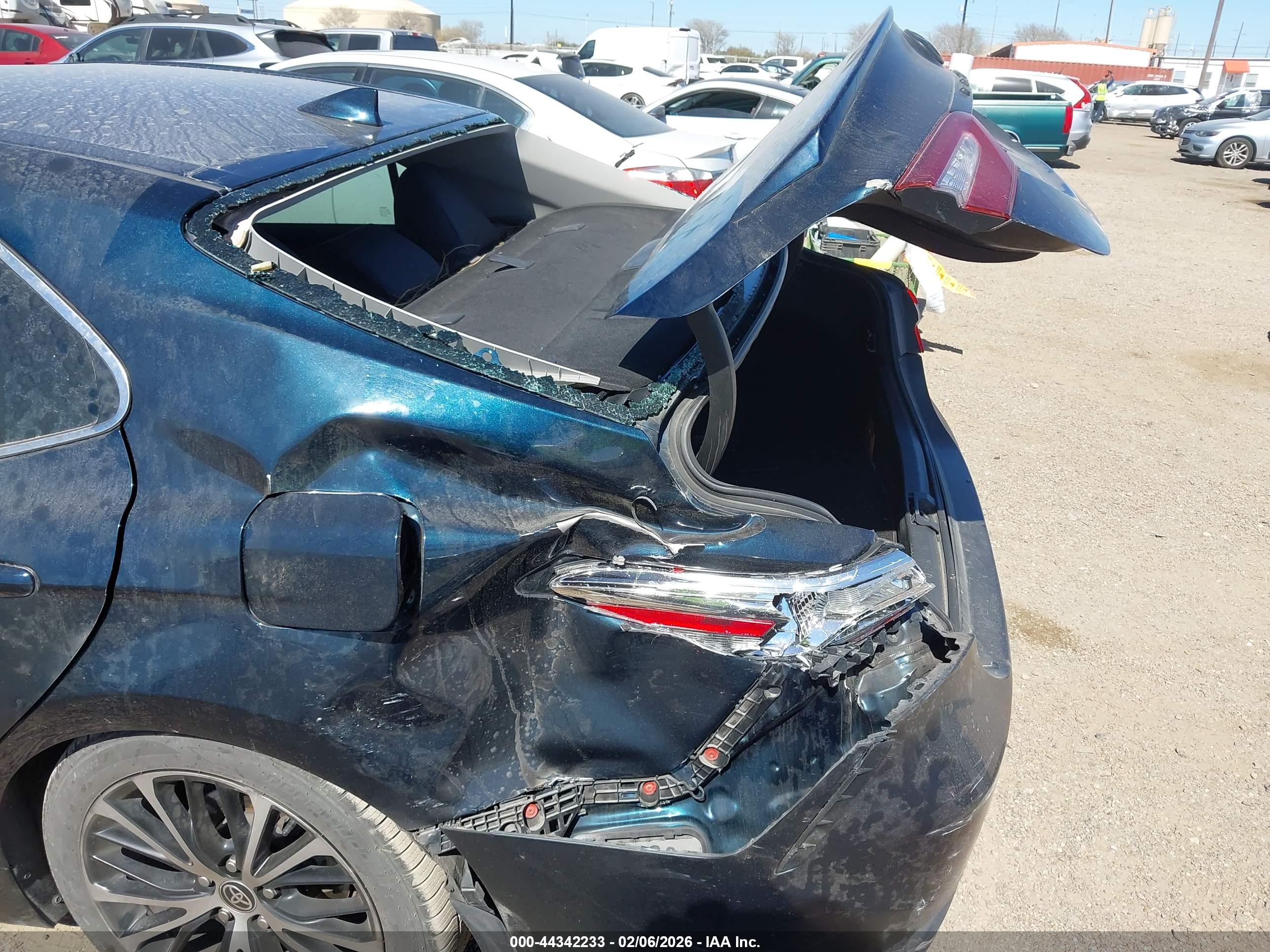 TOYOTA CAMRY image 6