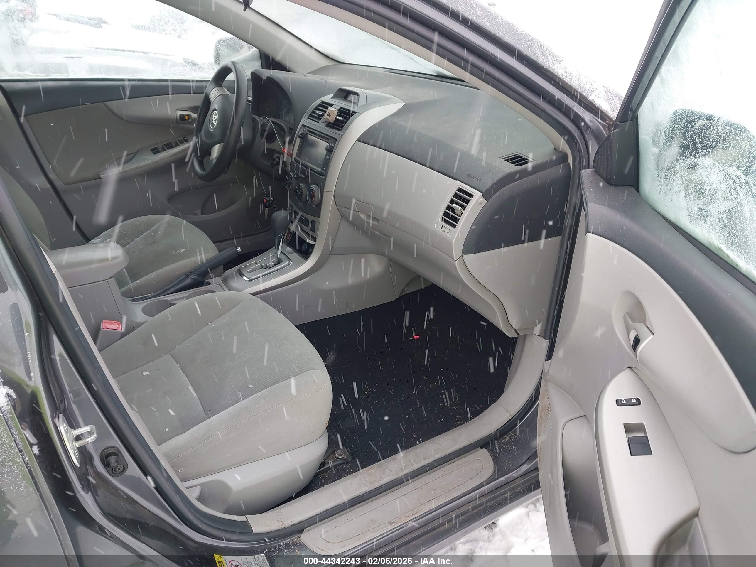 TOYOTA COROLLA image 5