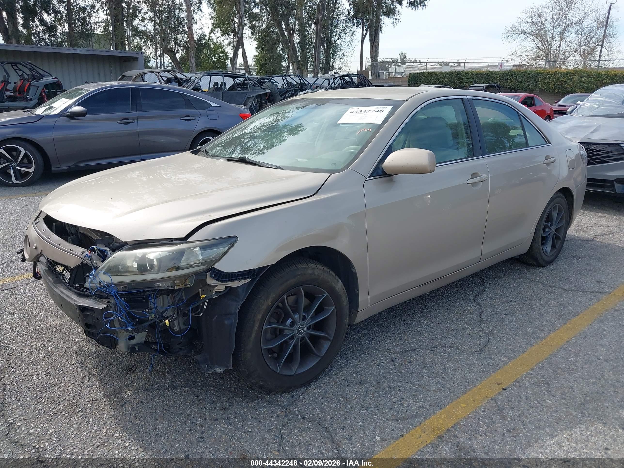 TOYOTA CAMRY image 2