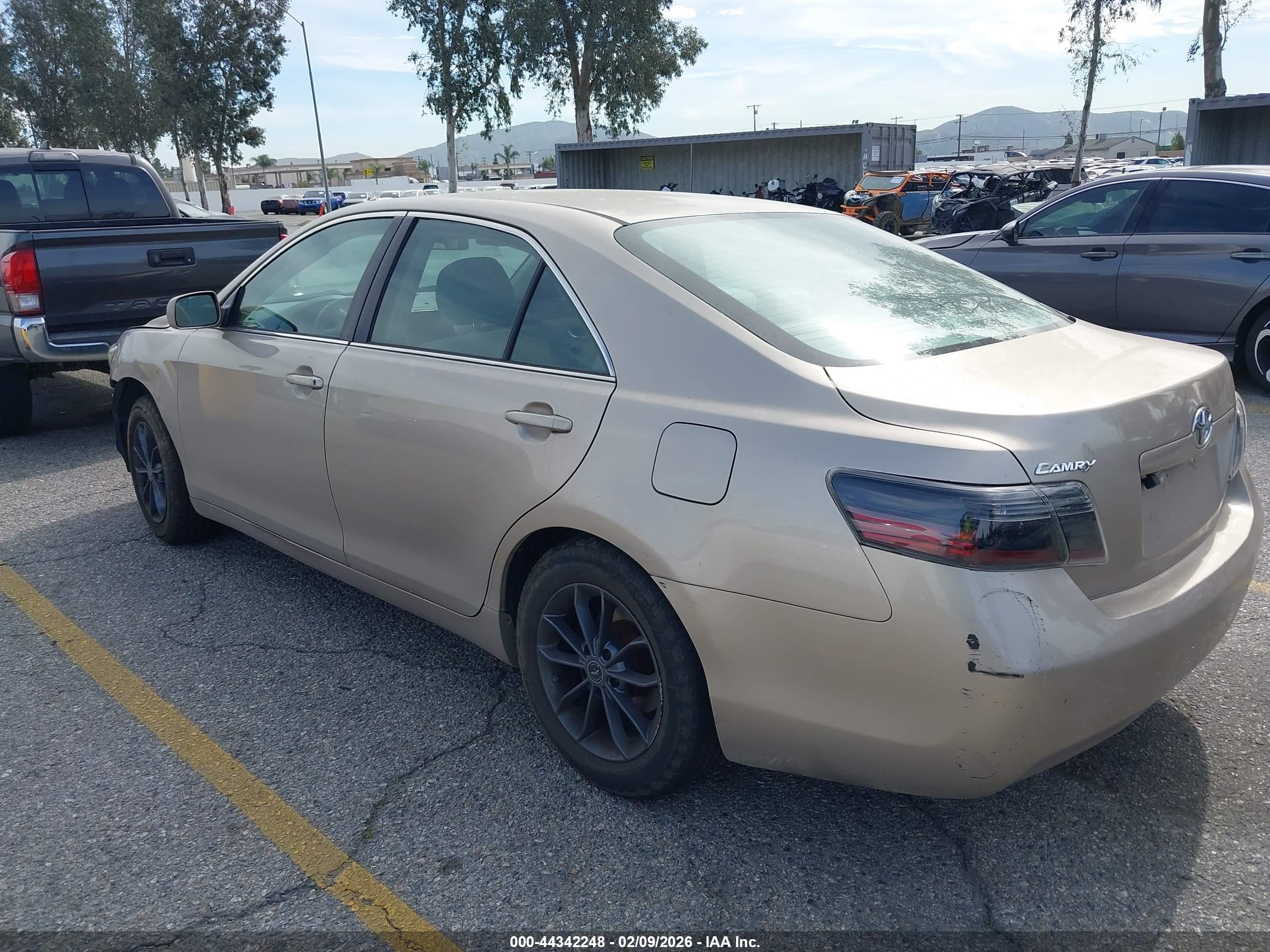 TOYOTA CAMRY image 3