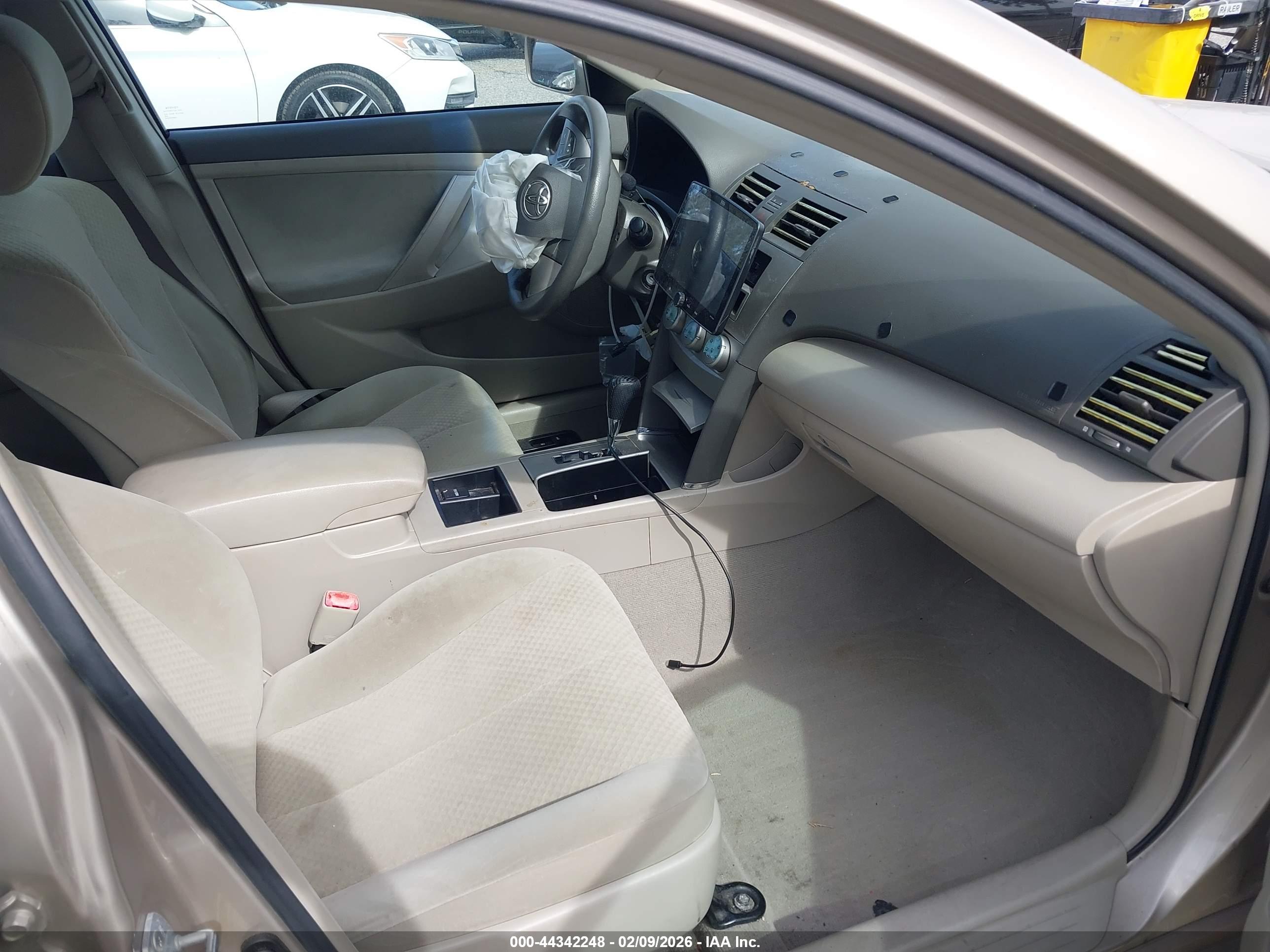TOYOTA CAMRY image 5
