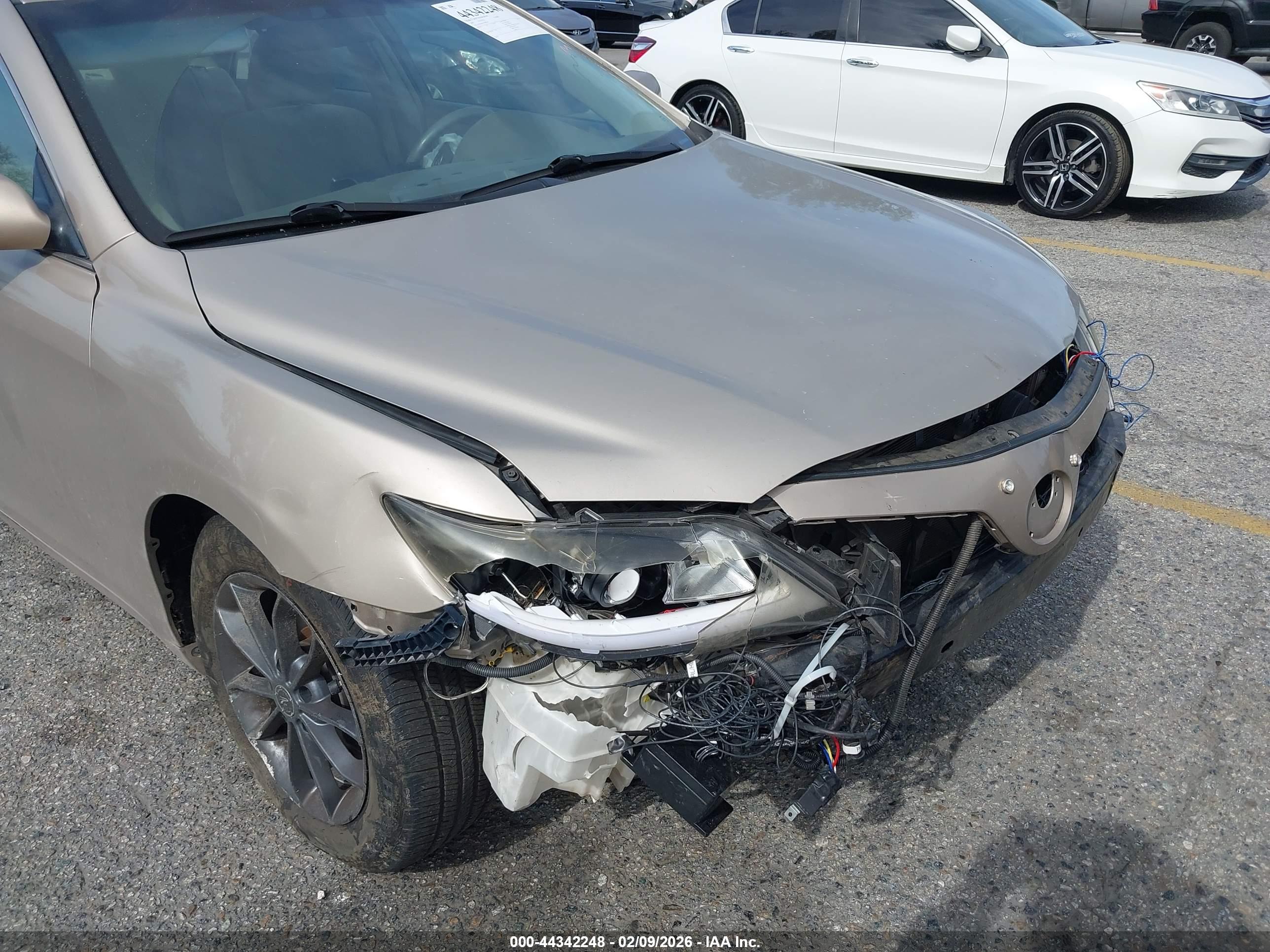 TOYOTA CAMRY image 6