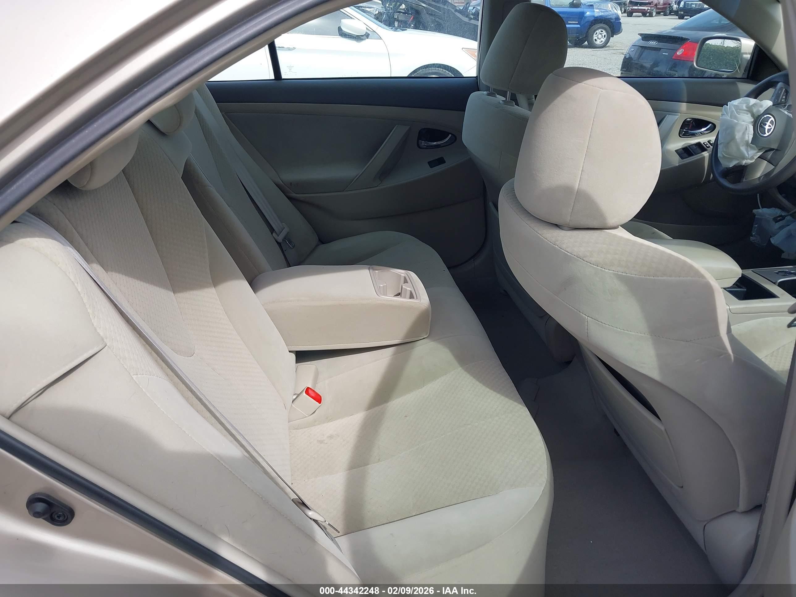 TOYOTA CAMRY image 8