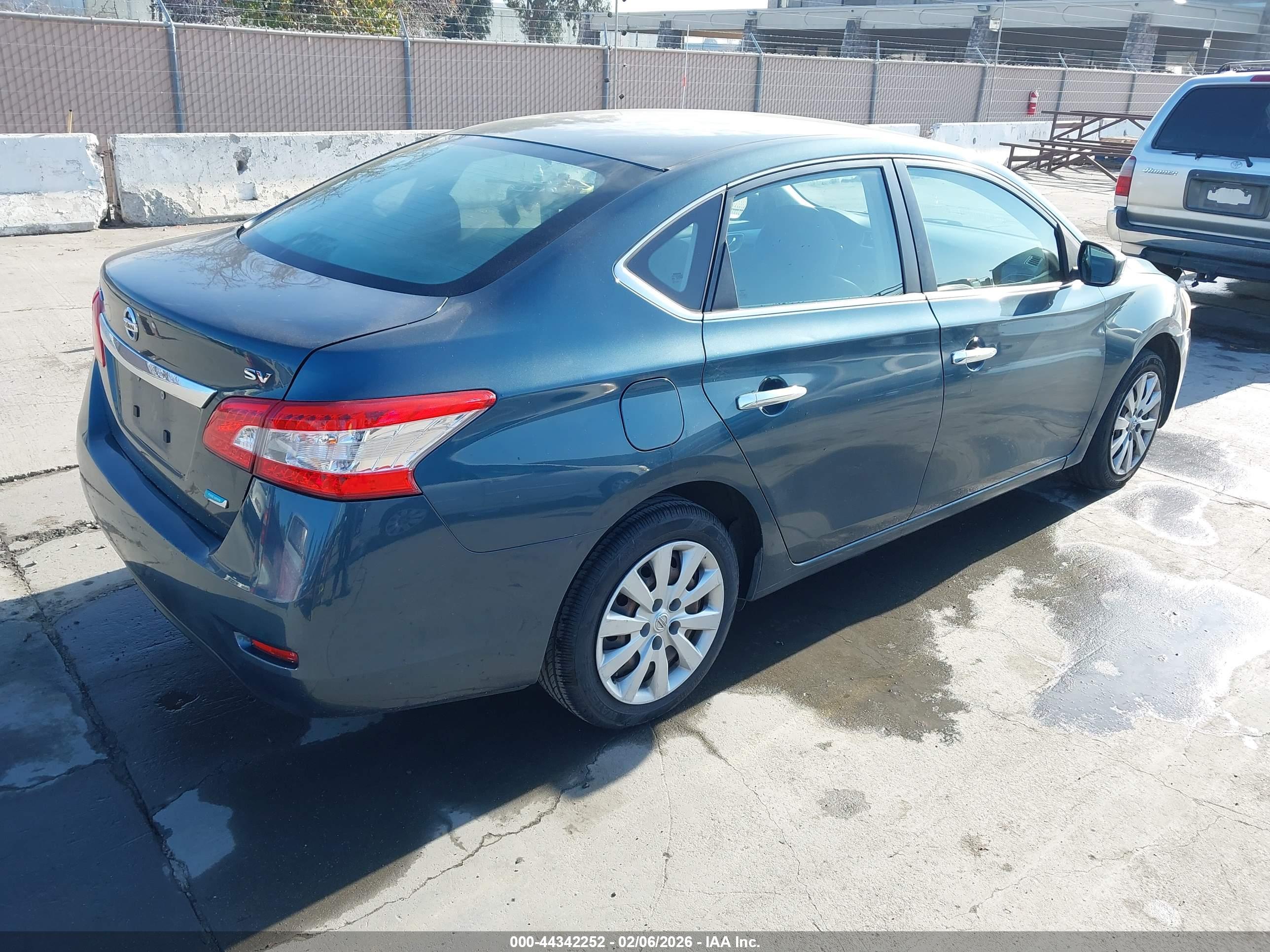 NISSAN SENTRA image 4
