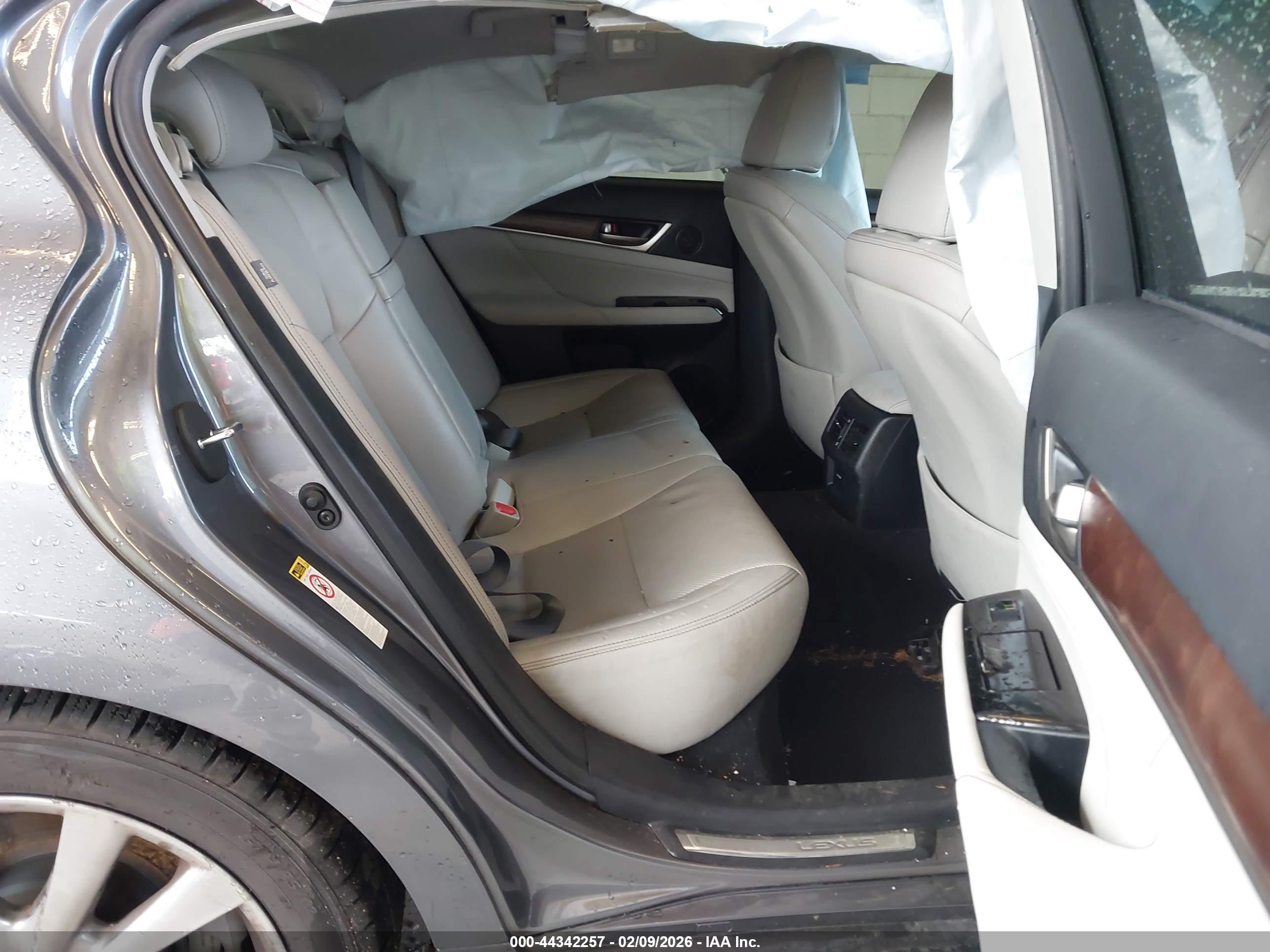 LEXUS GS image 8