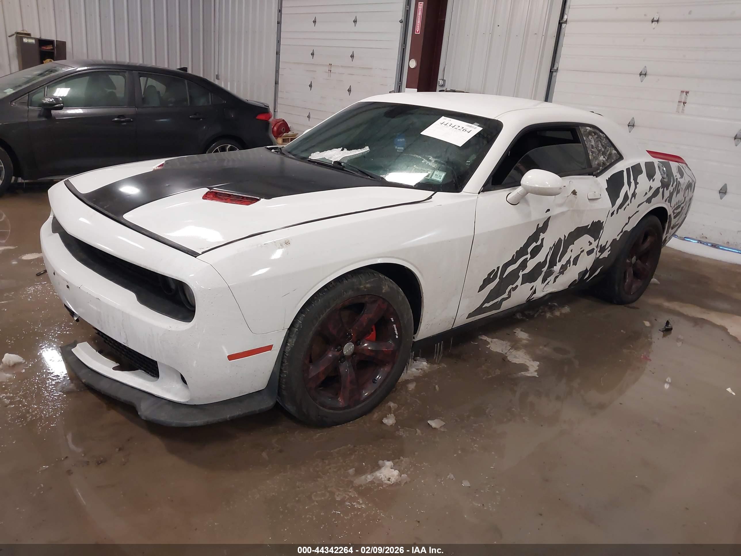 DODGE CHALLENGER image 2