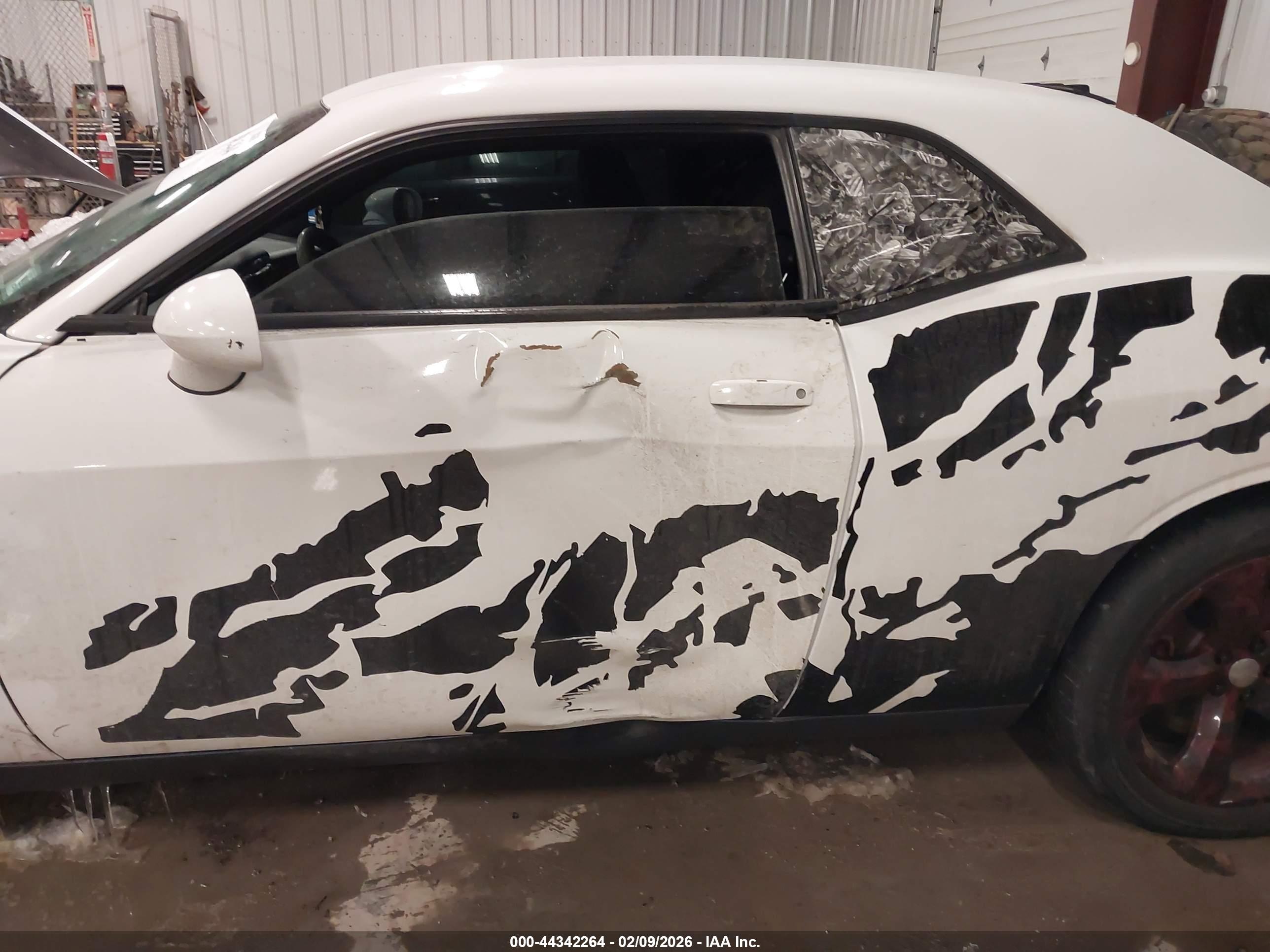 DODGE CHALLENGER image 6