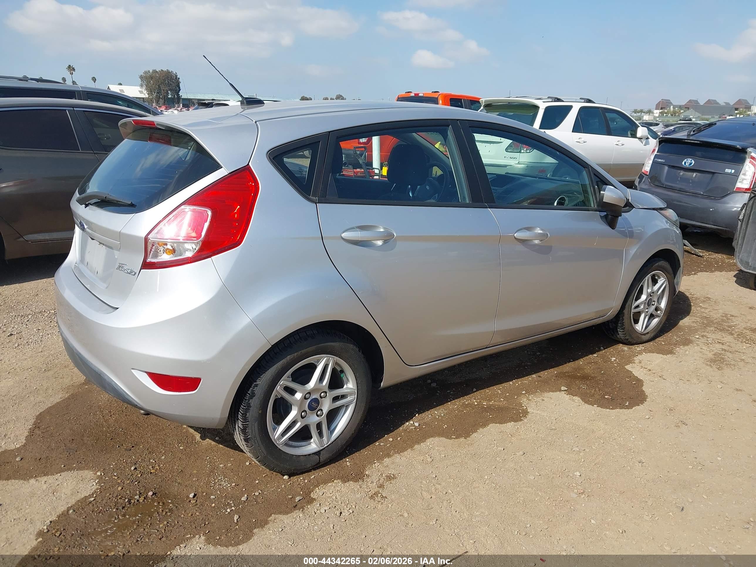 FORD FIESTA image 4