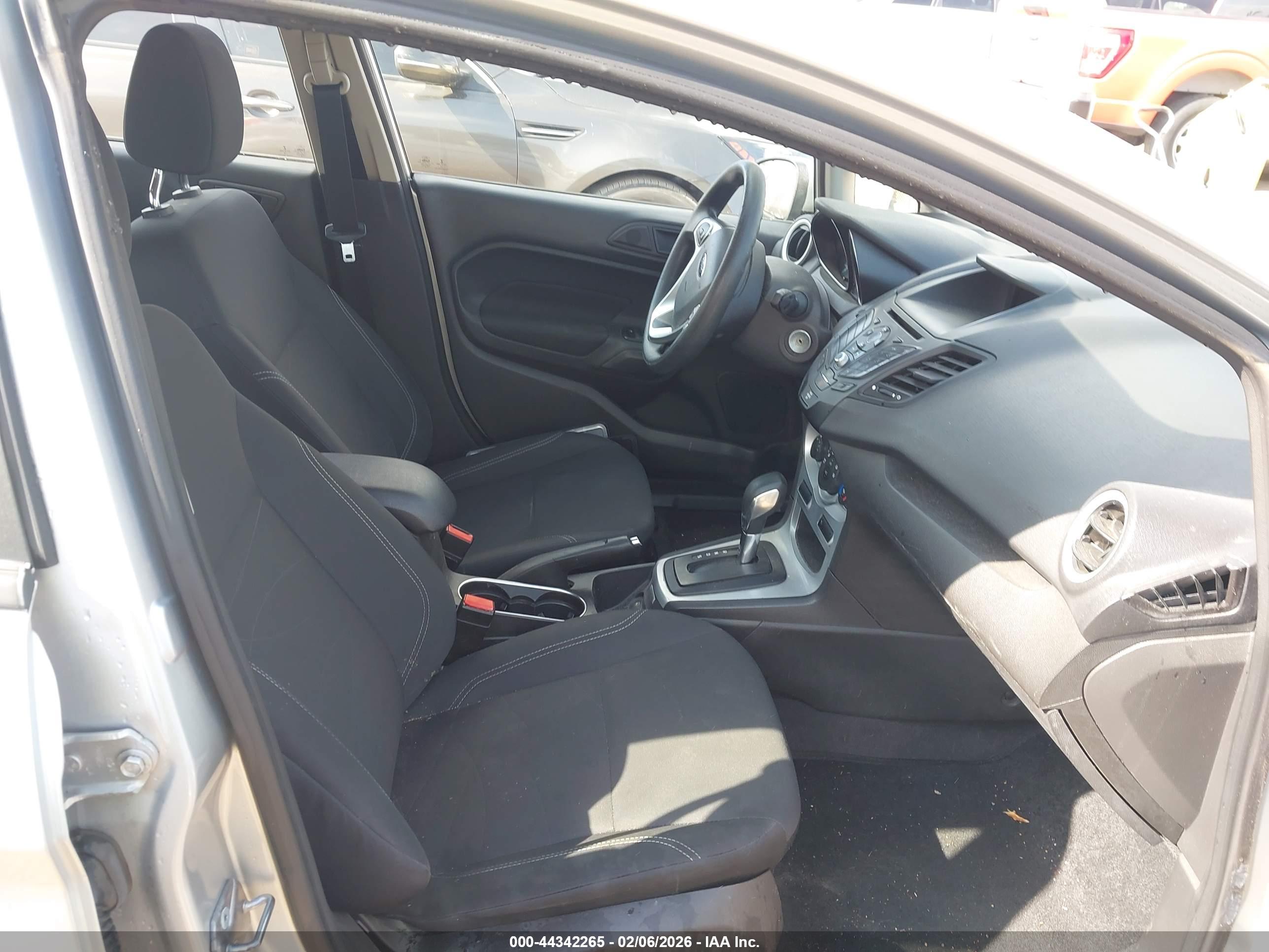 FORD FIESTA image 5