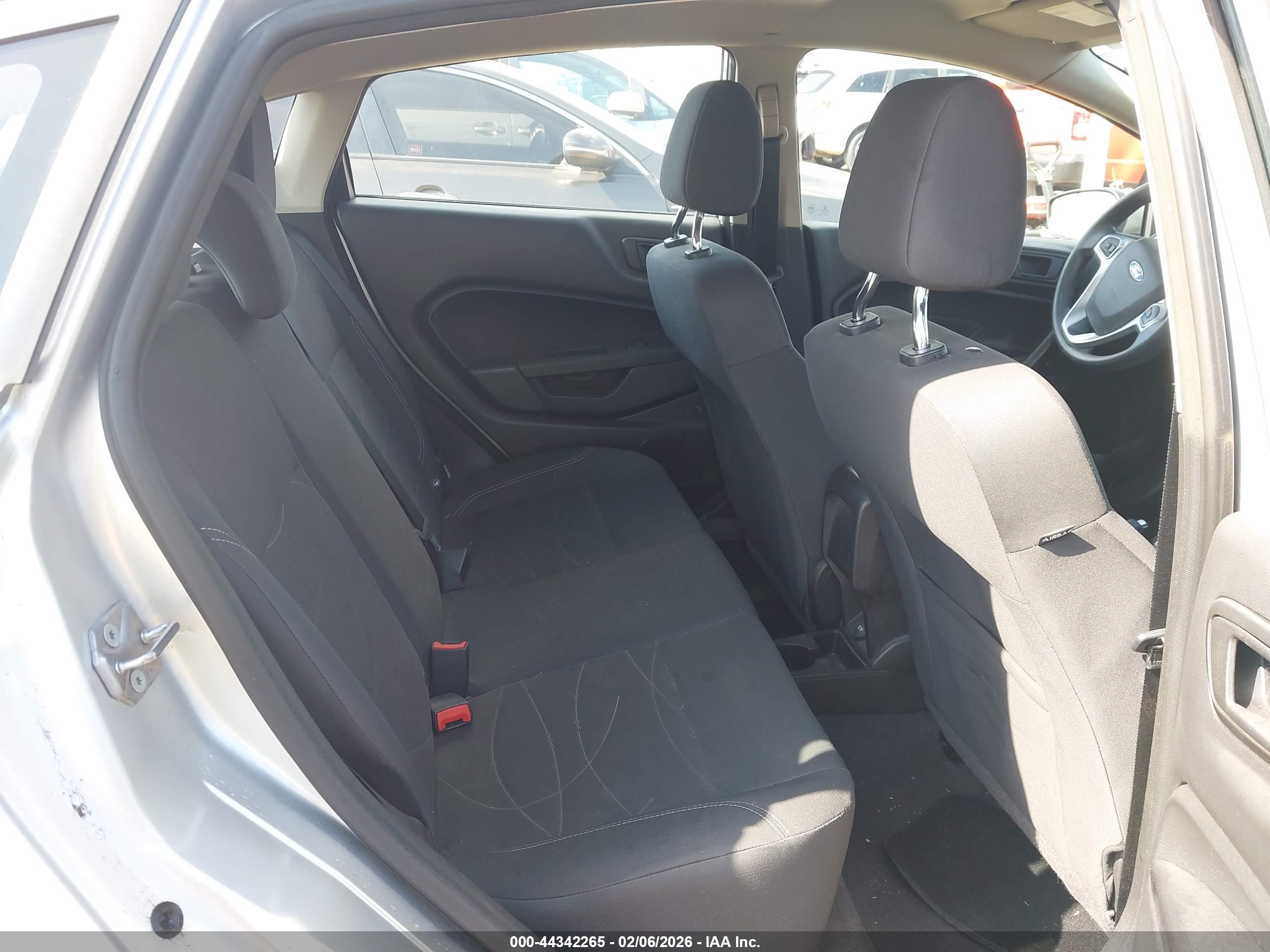 FORD FIESTA image 8