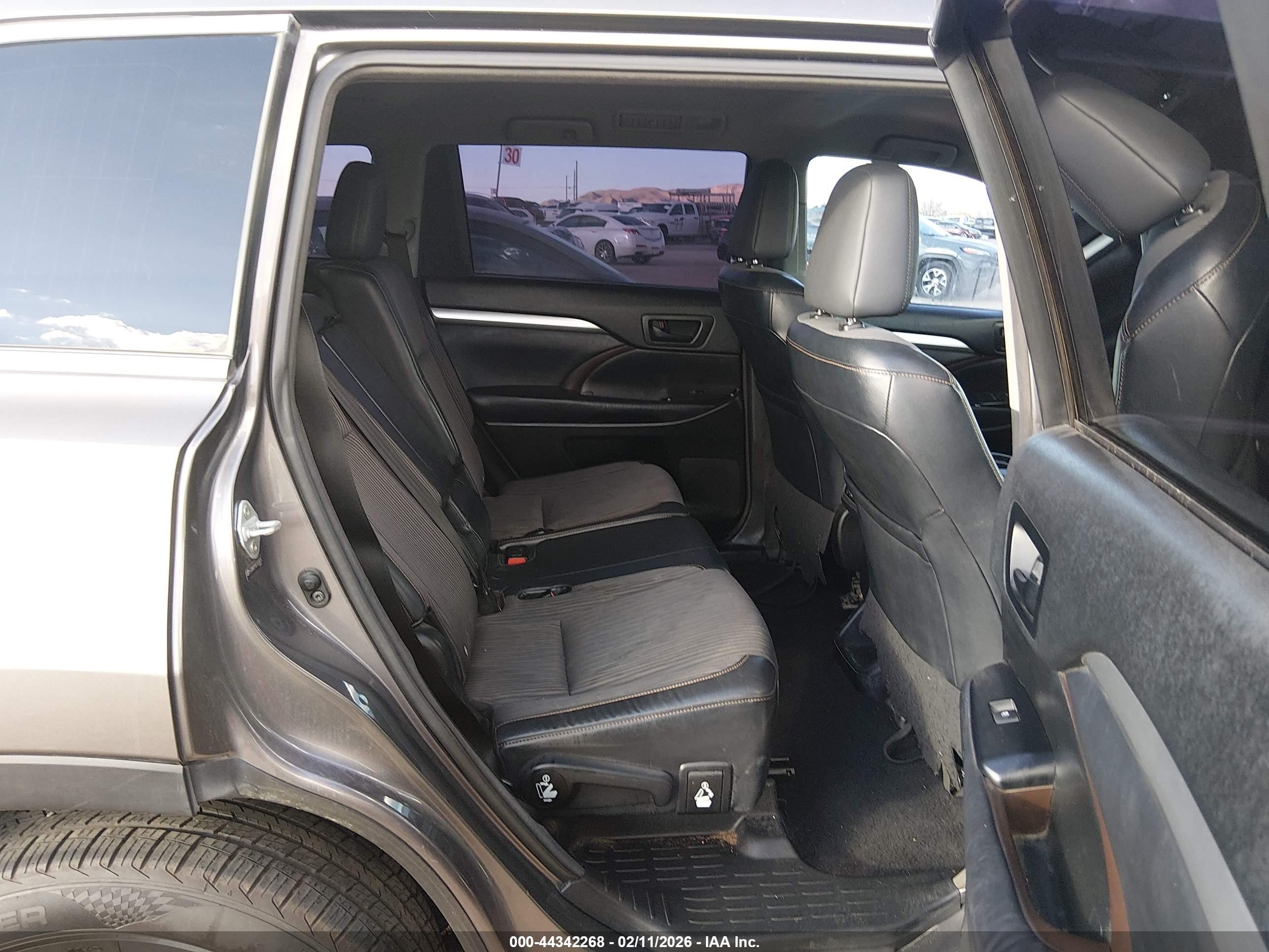 TOYOTA HIGHLANDER image 8