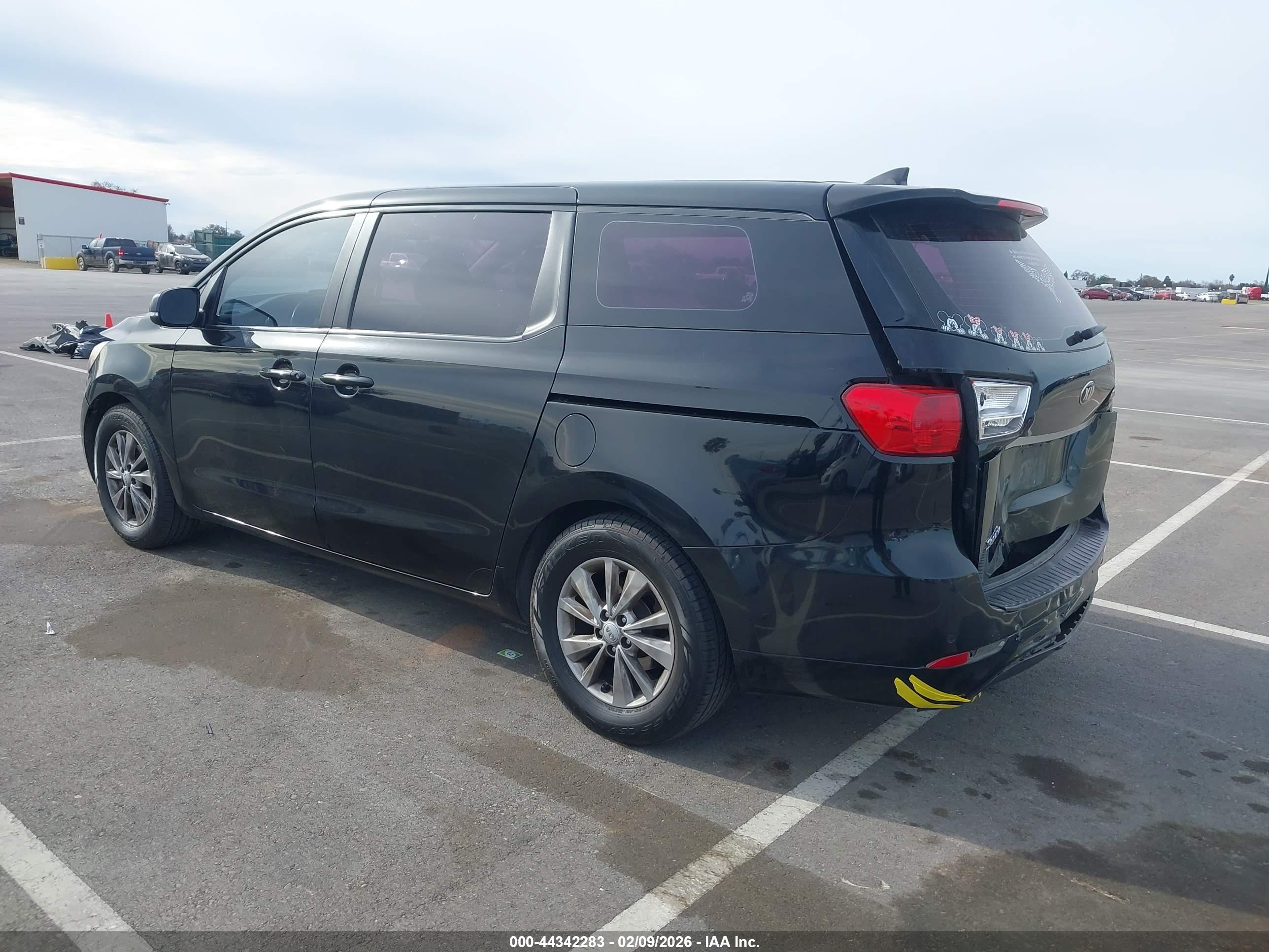 KIA SEDONA image 3