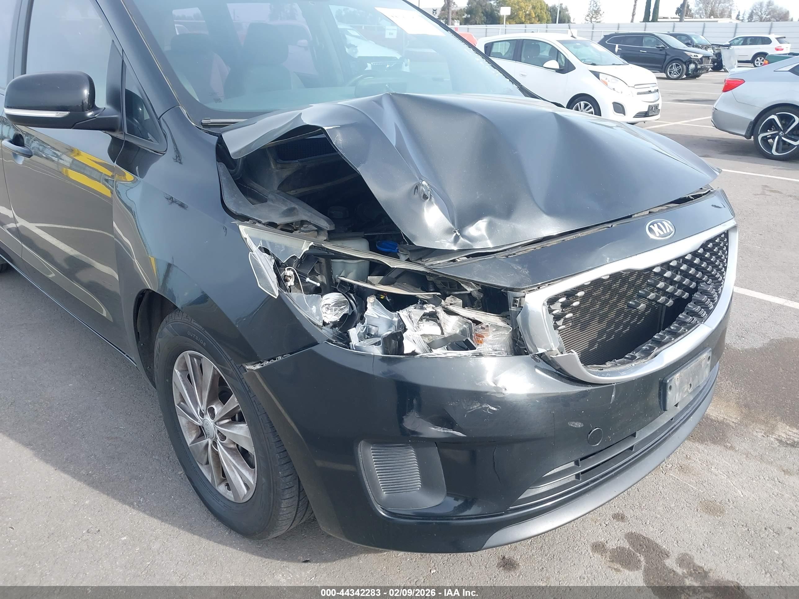 KIA SEDONA image 6