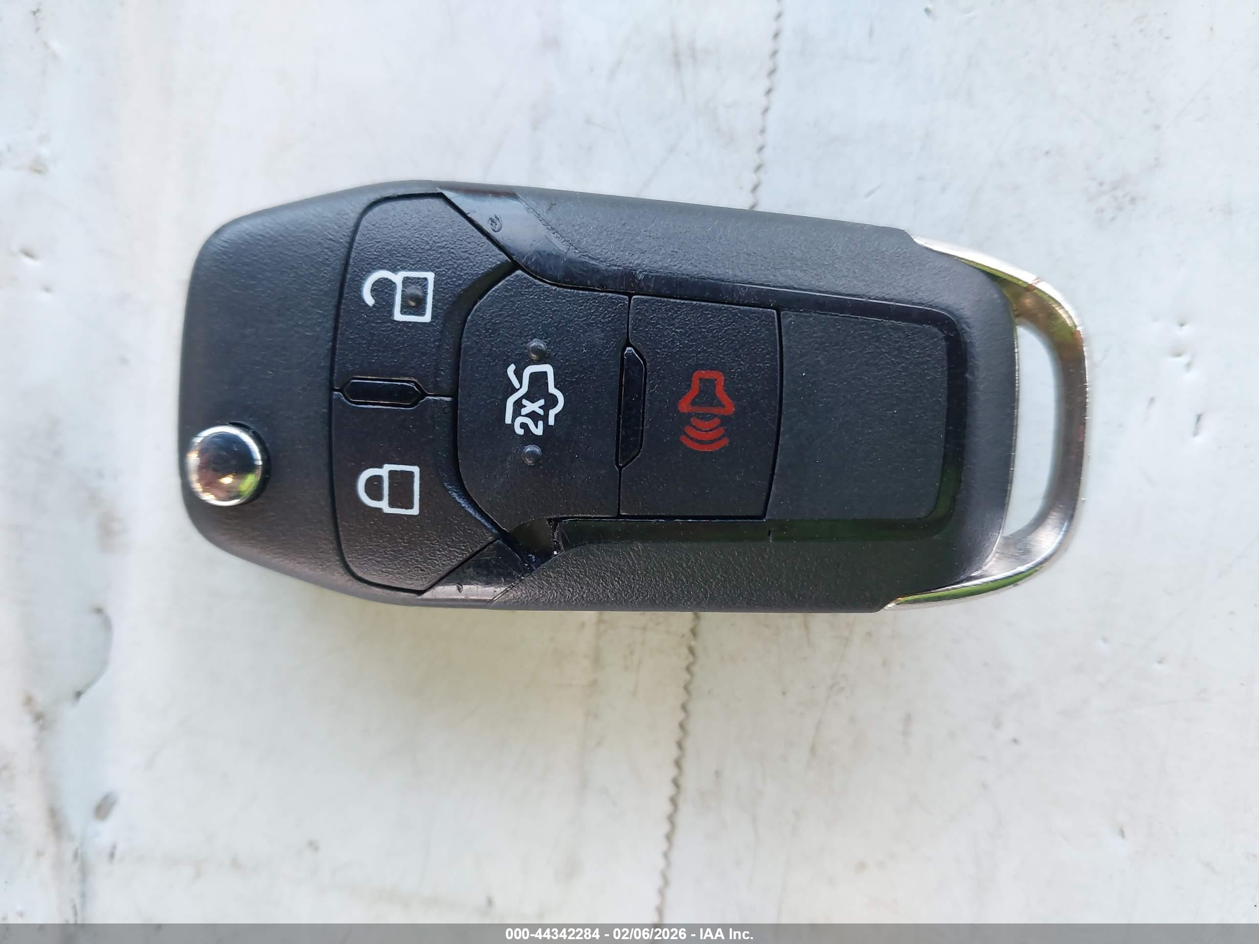 FORD FUSION image 11