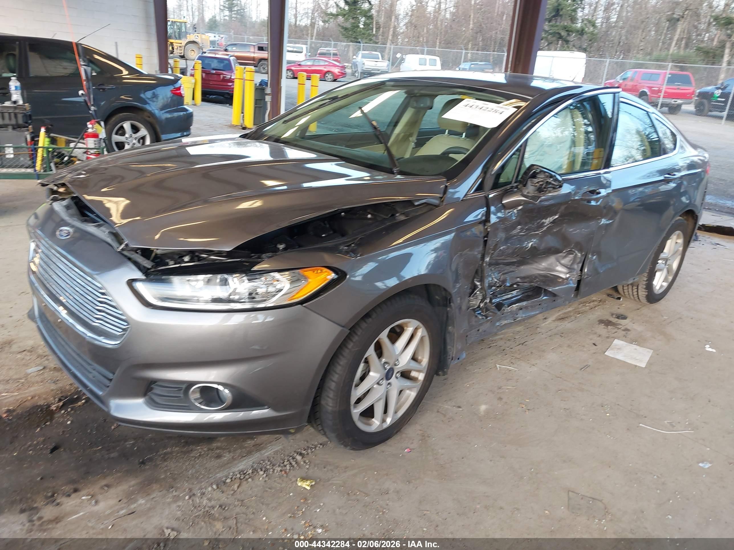 FORD FUSION image 2