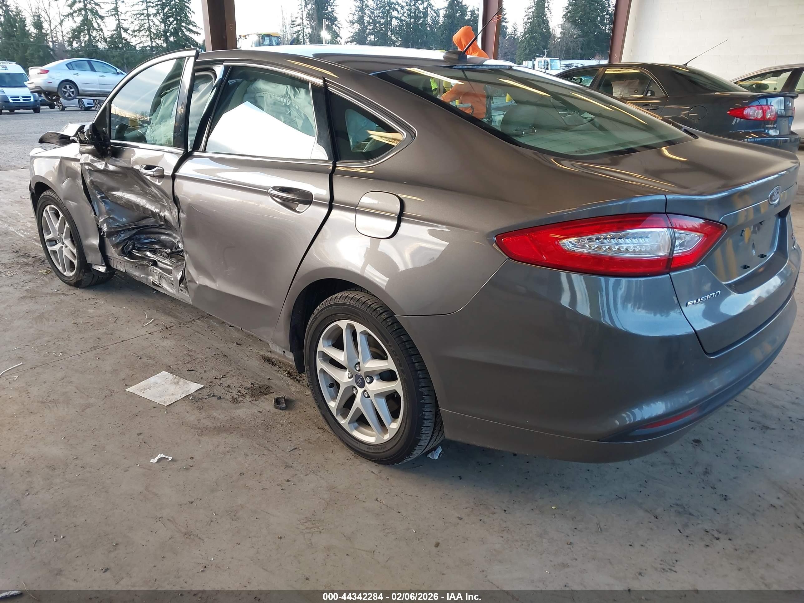 FORD FUSION image 3