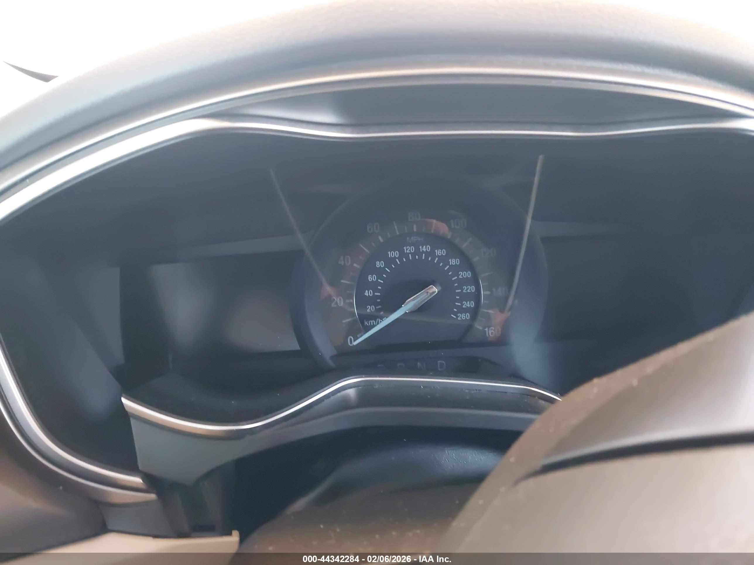 FORD FUSION image 7