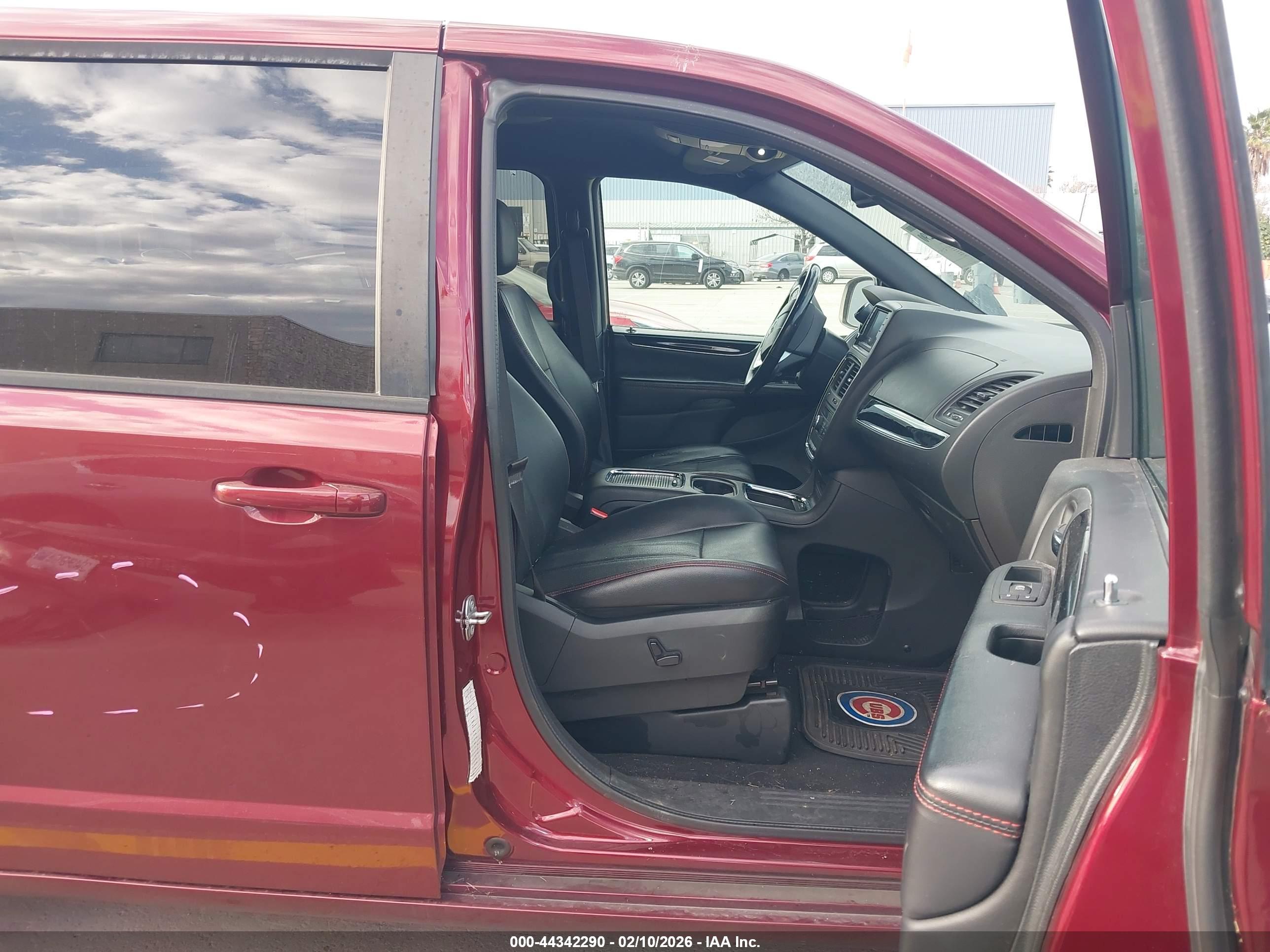 DODGE GRAND image 5