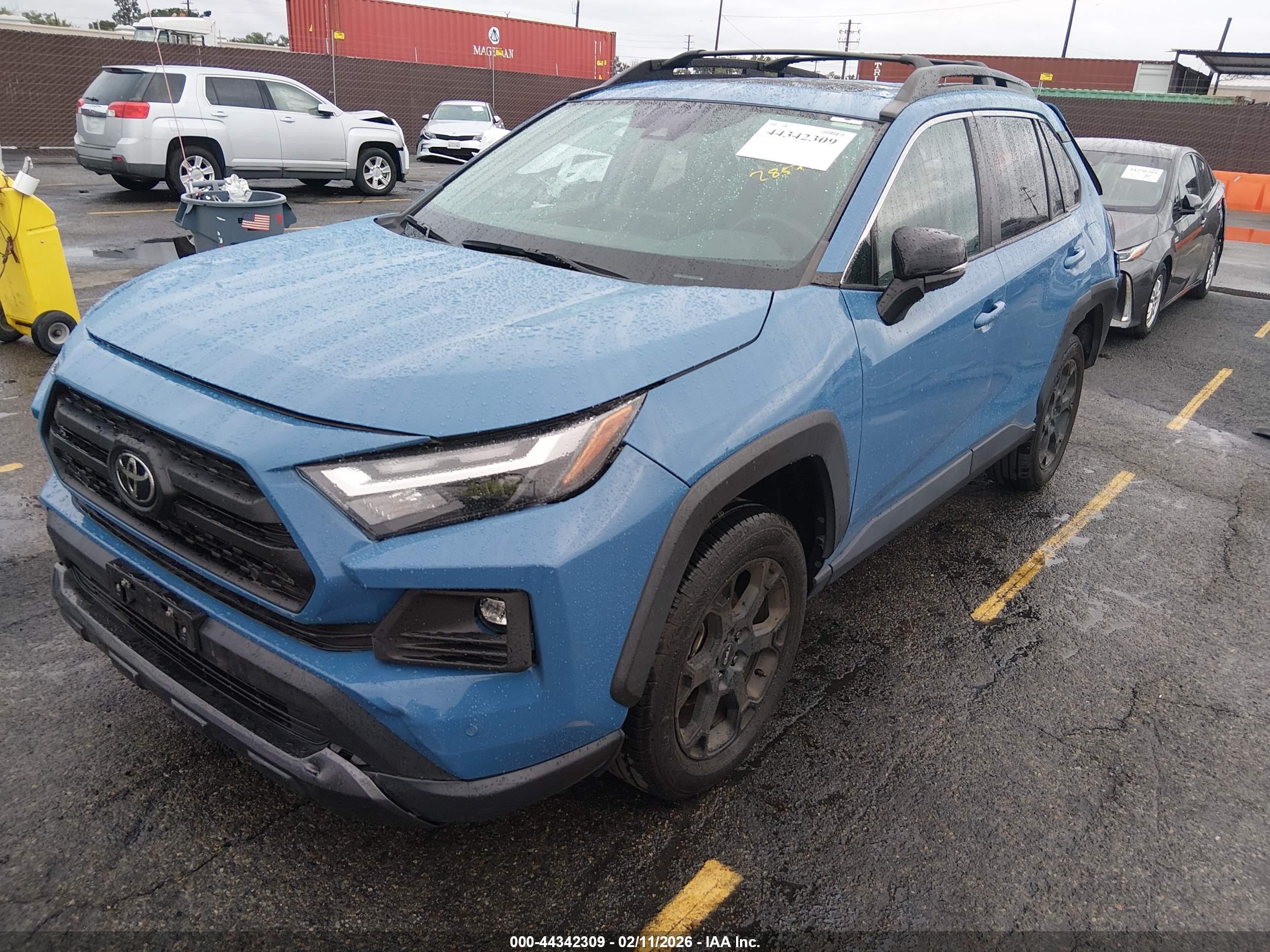 TOYOTA RAV4 image 2