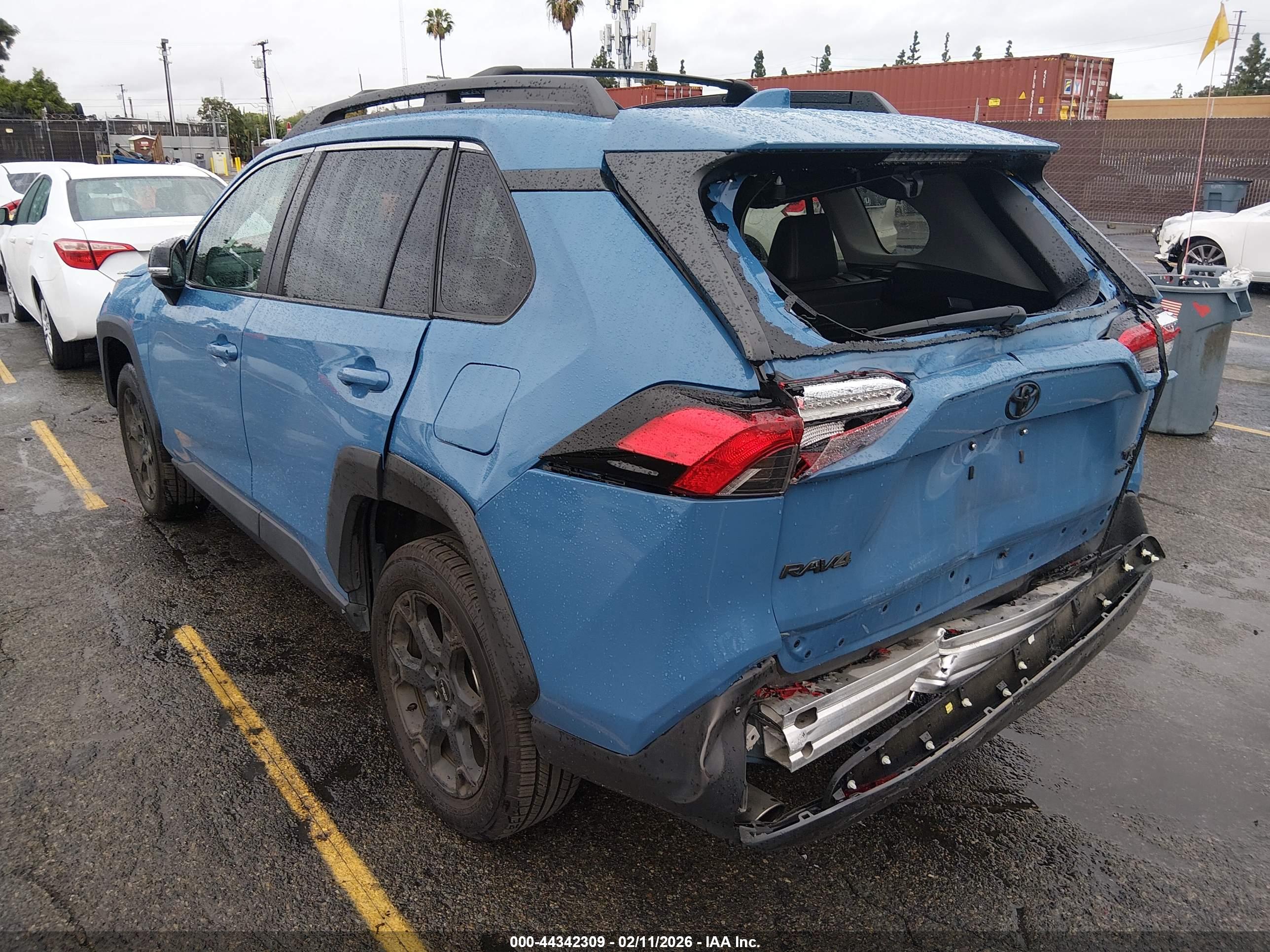 TOYOTA RAV4 image 3