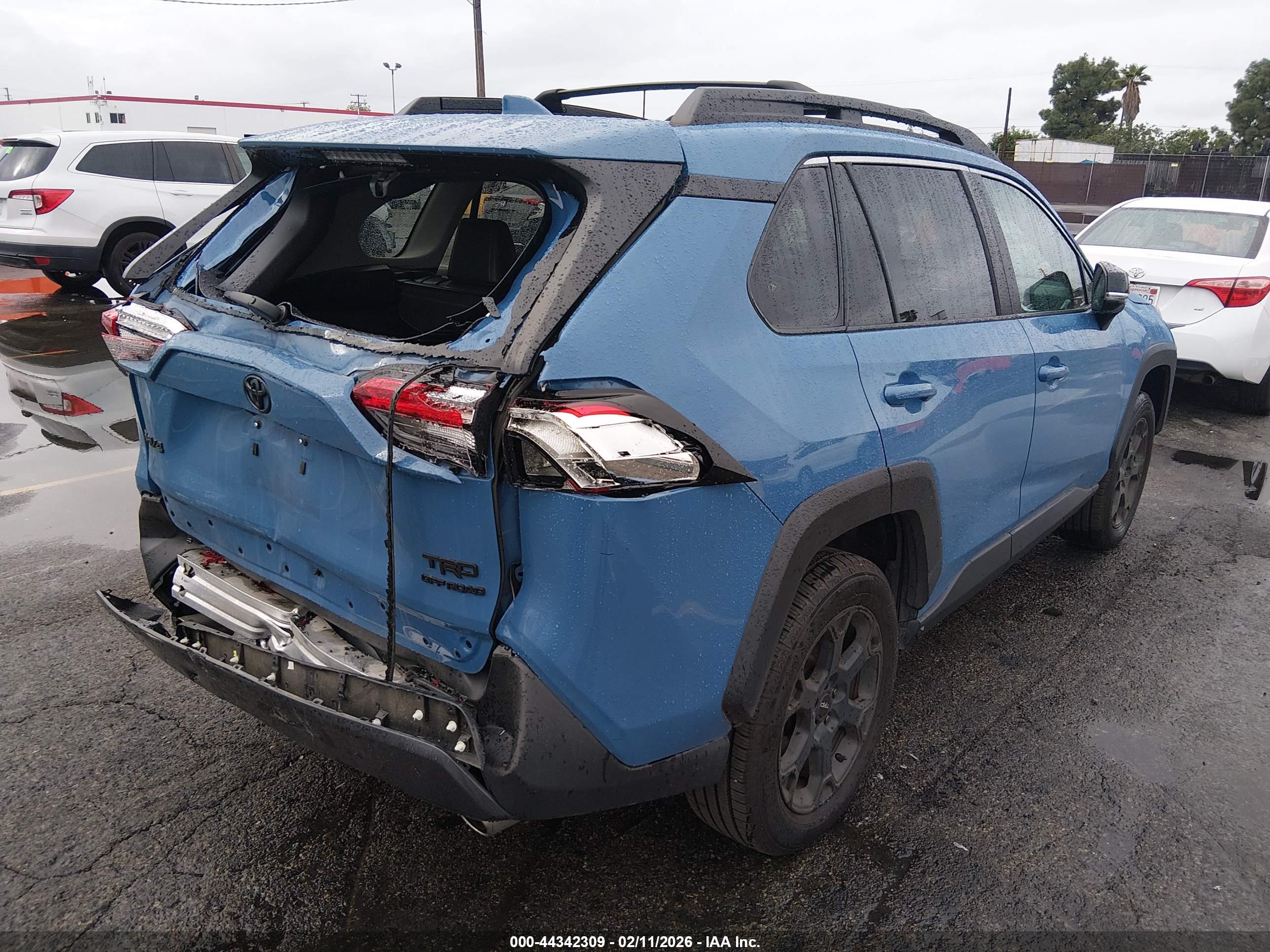 TOYOTA RAV4 image 4
