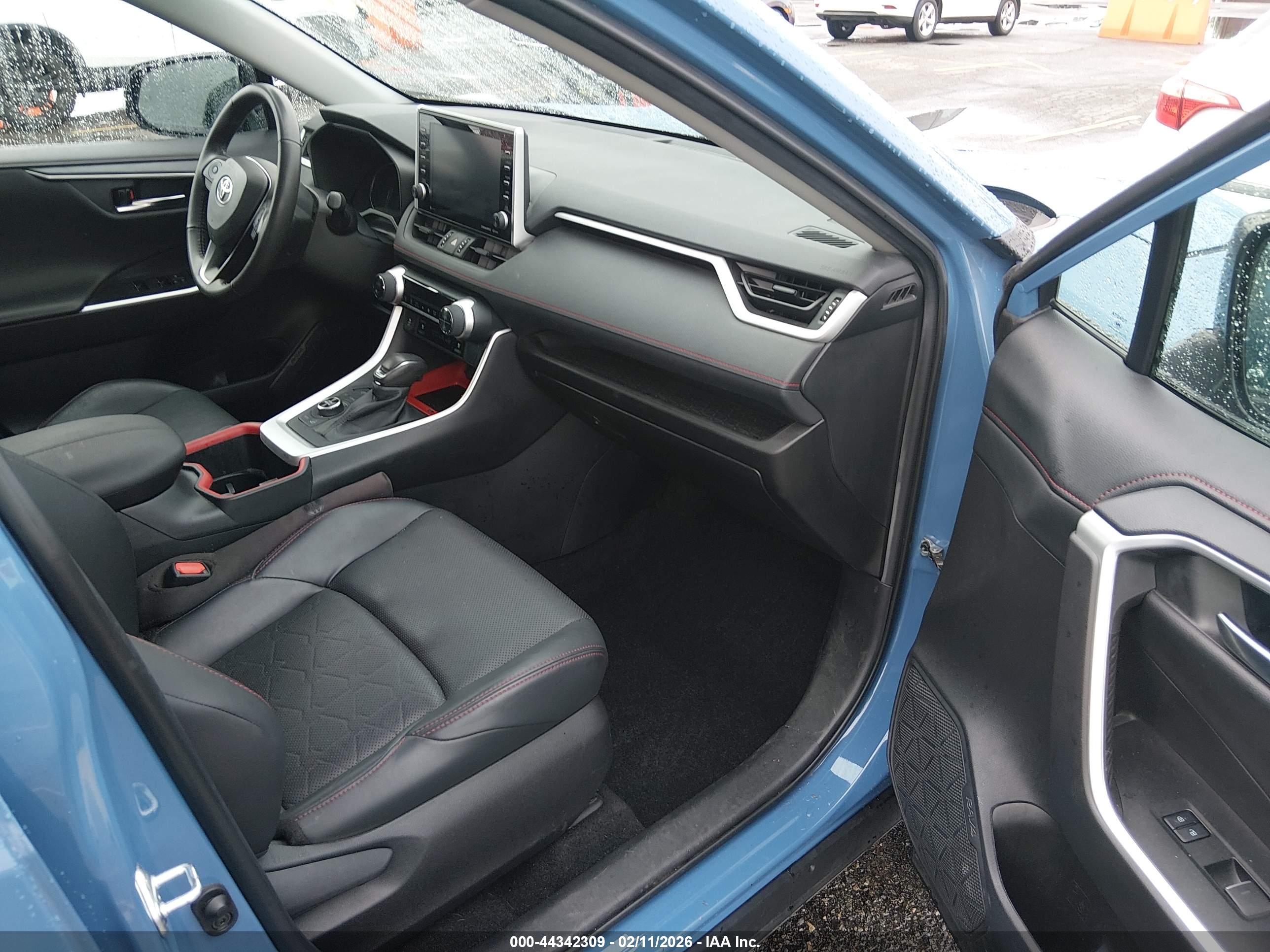 TOYOTA RAV4 image 5