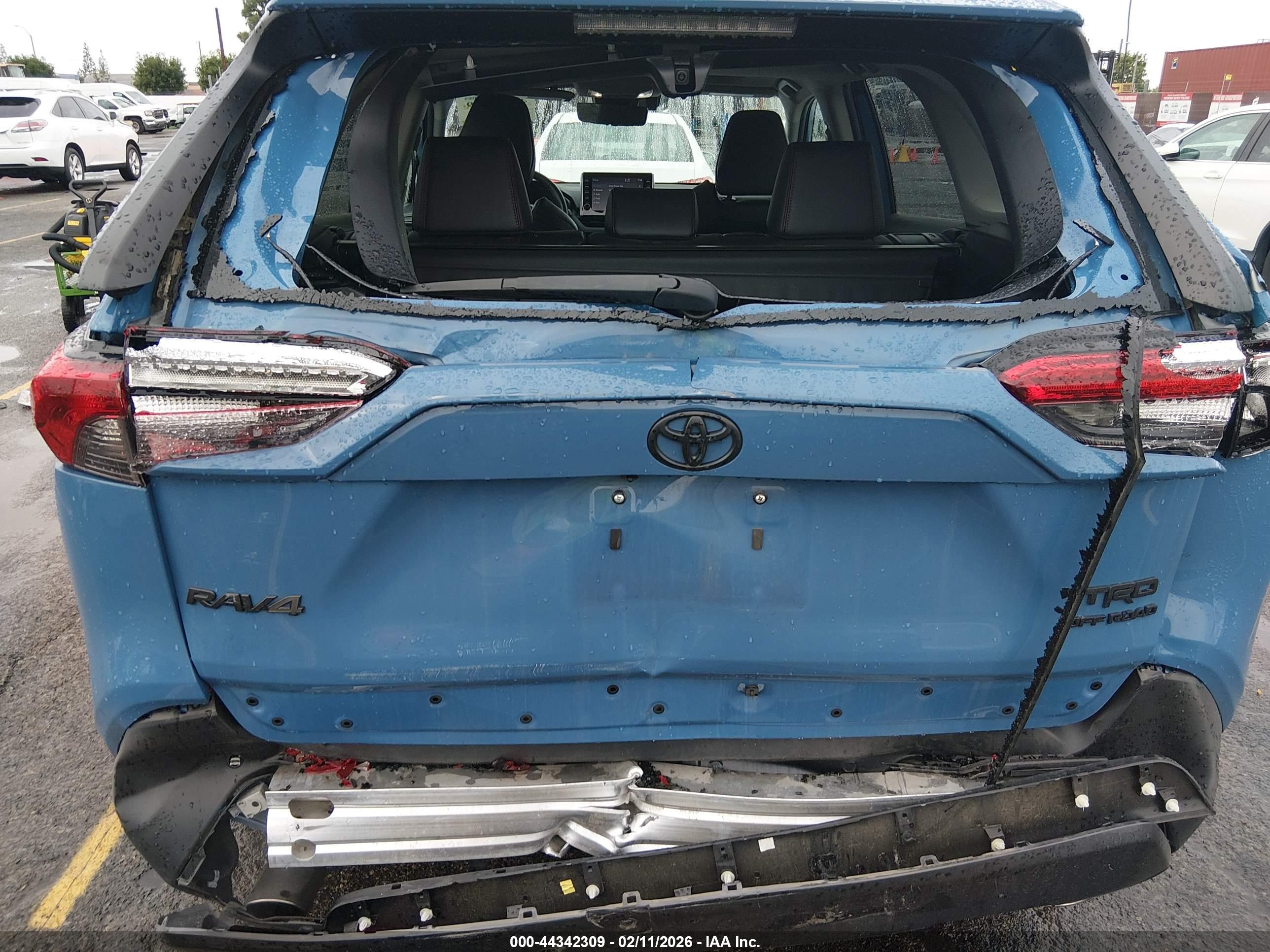 TOYOTA RAV4 image 6