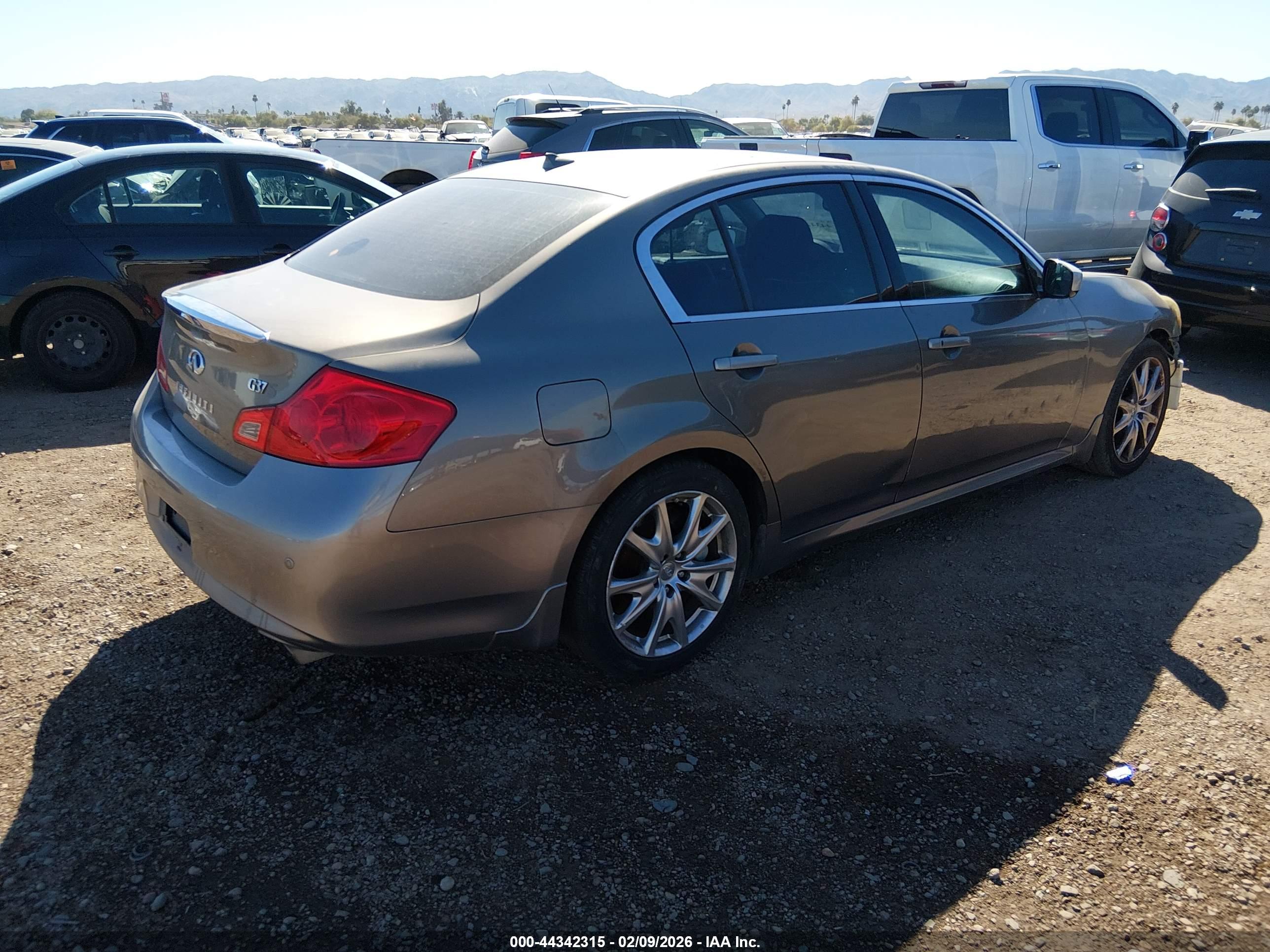 INFINITI G37 image 4