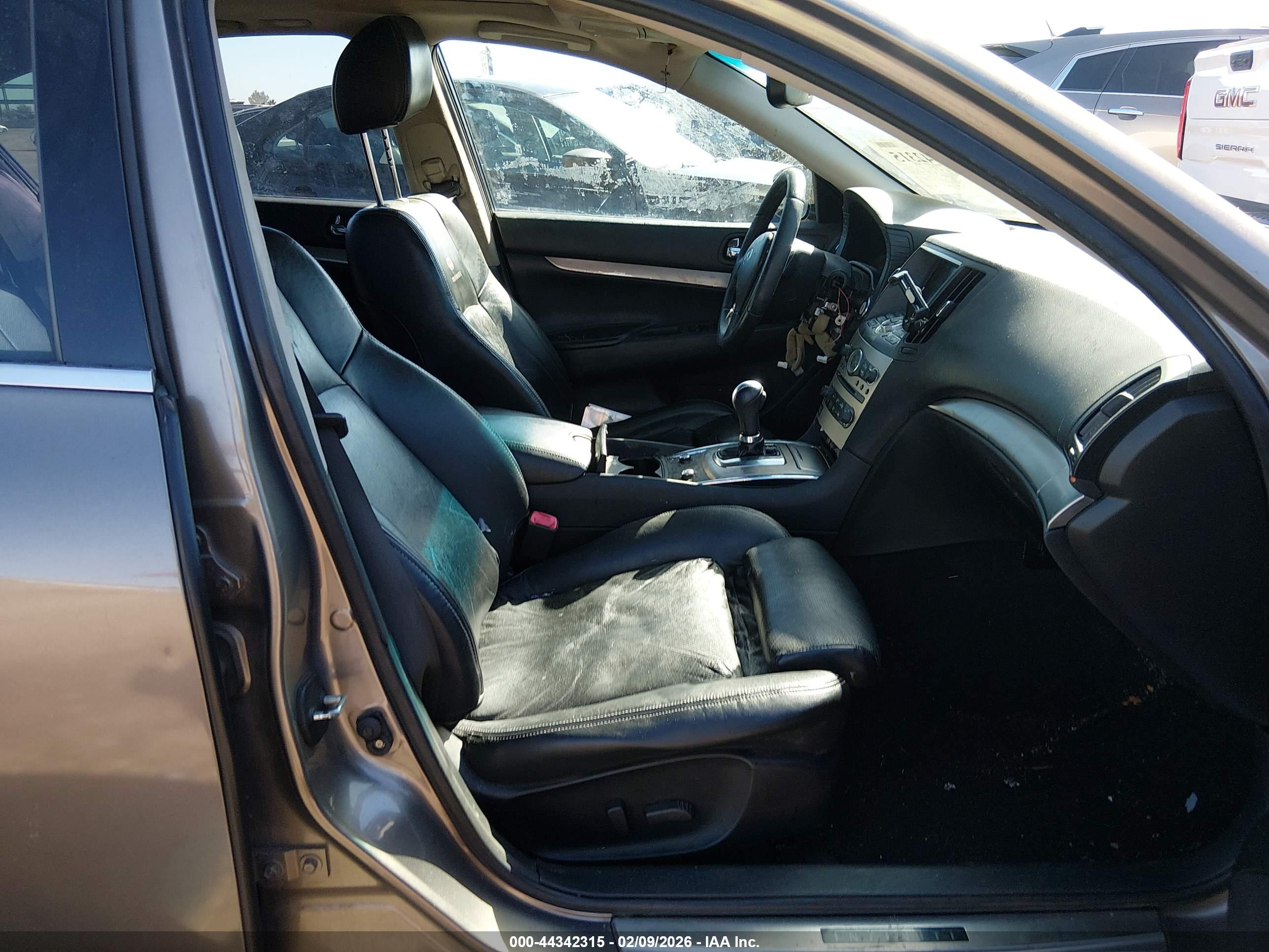 INFINITI G37 image 5