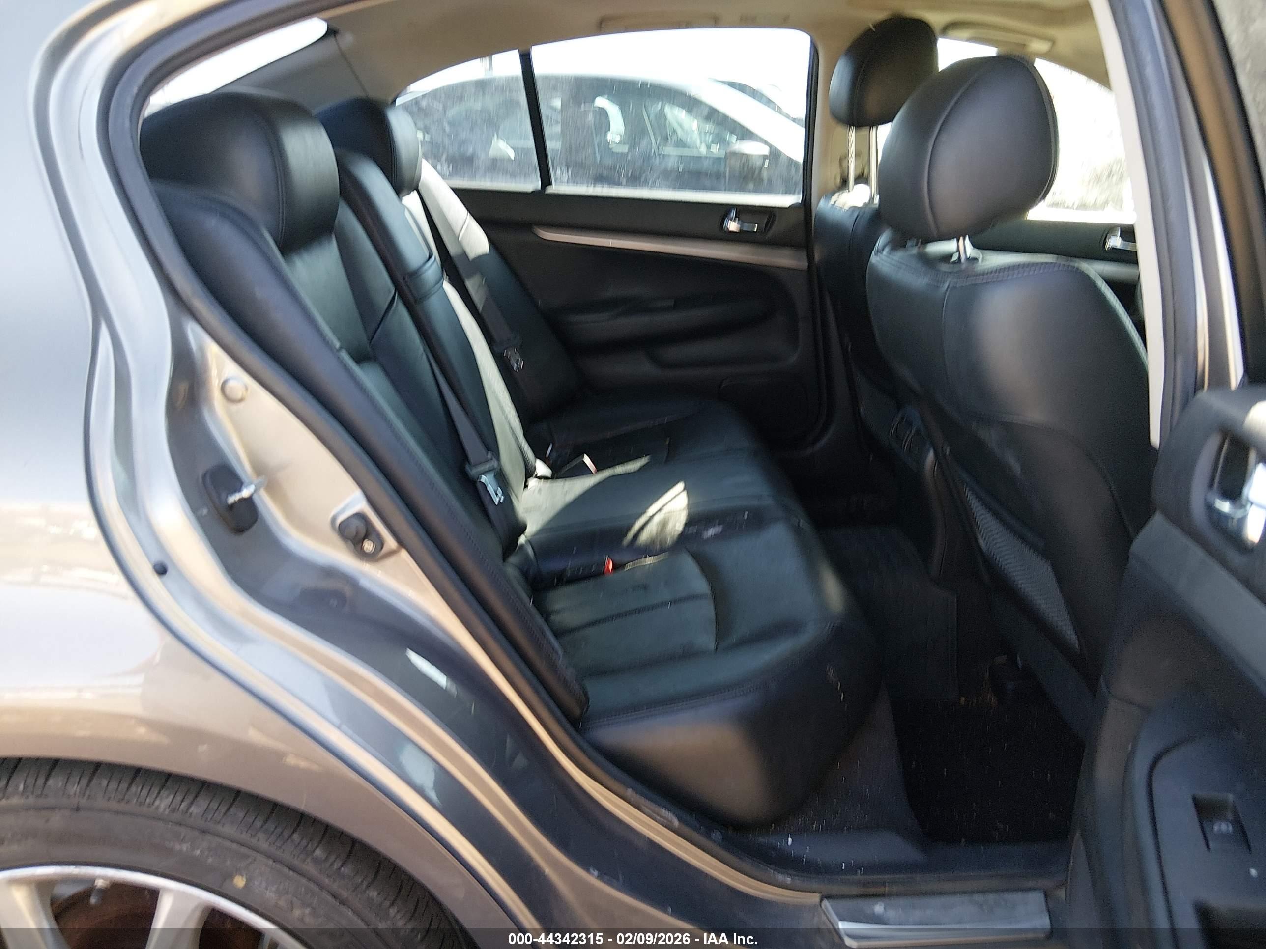 INFINITI G37 image 8