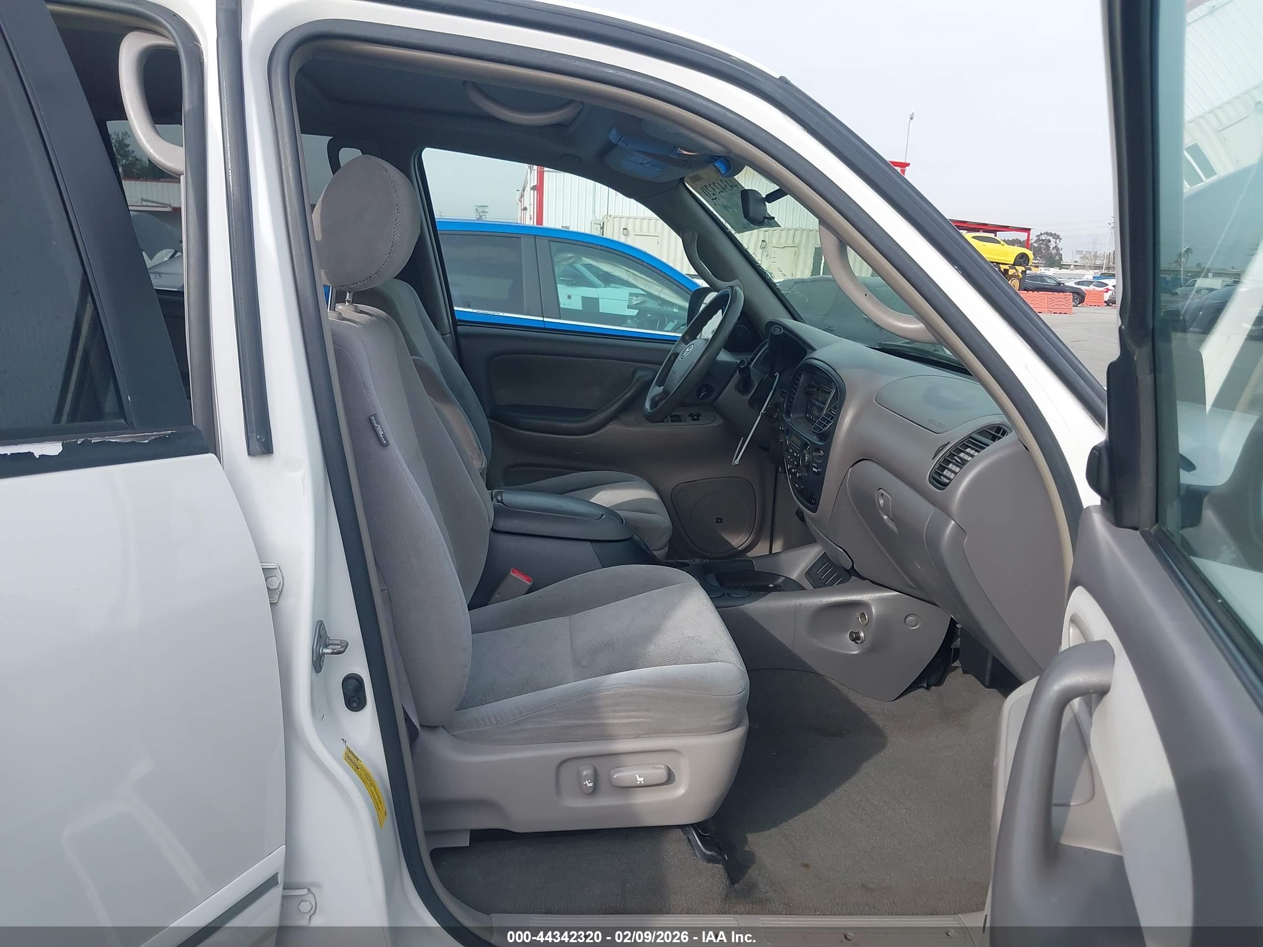 TOYOTA SEQUOIA image 5