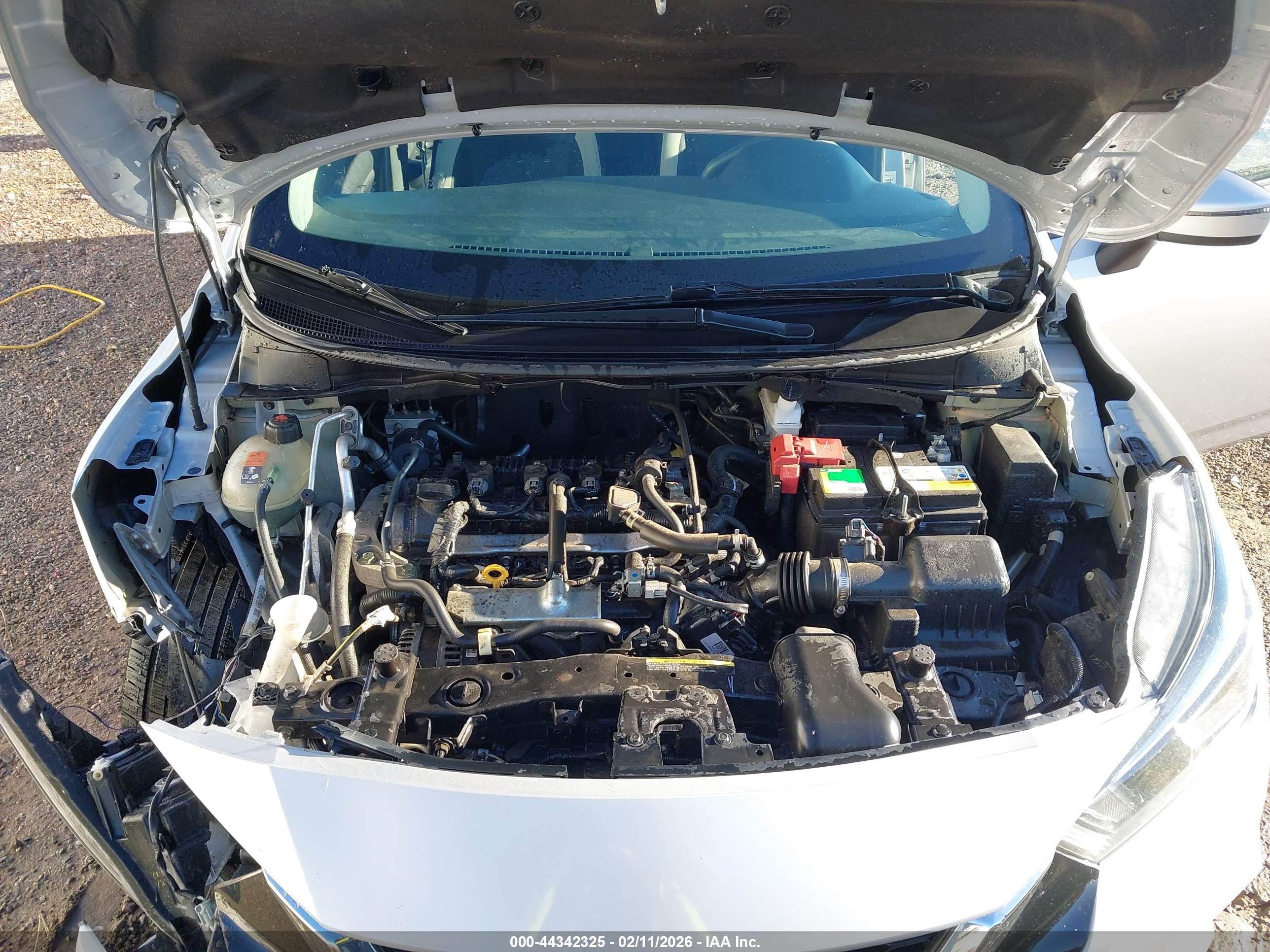 NISSAN VERSA image 10
