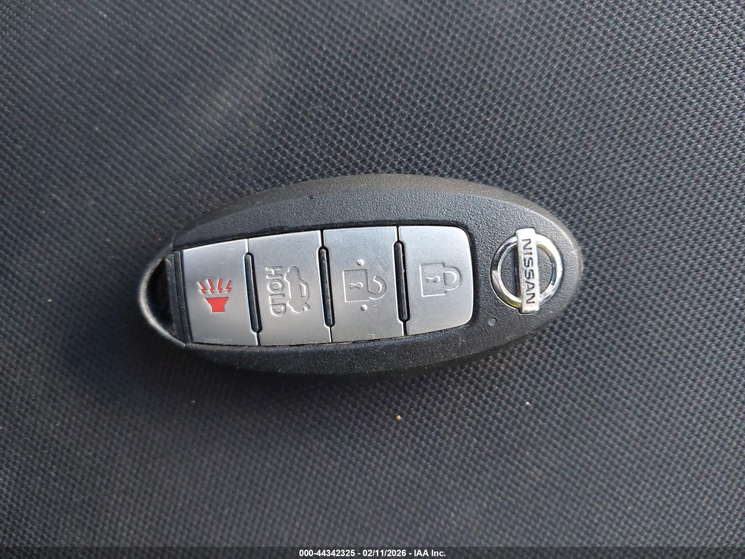 NISSAN VERSA image 11
