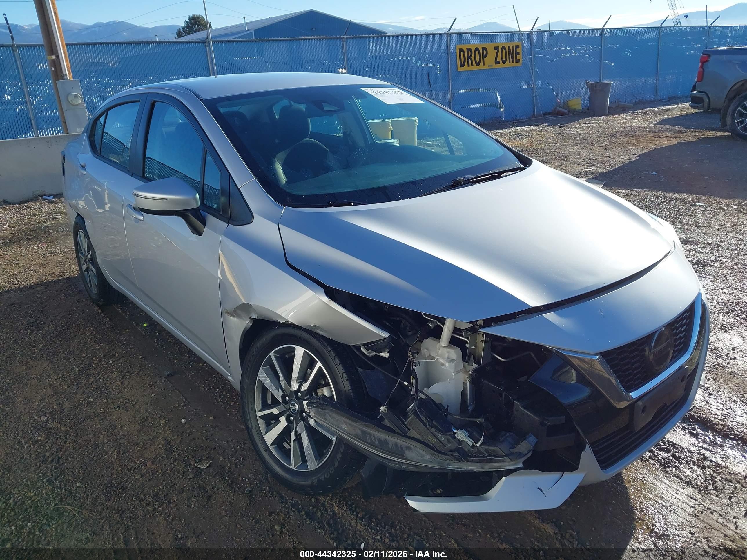 NISSAN VERSA image 6