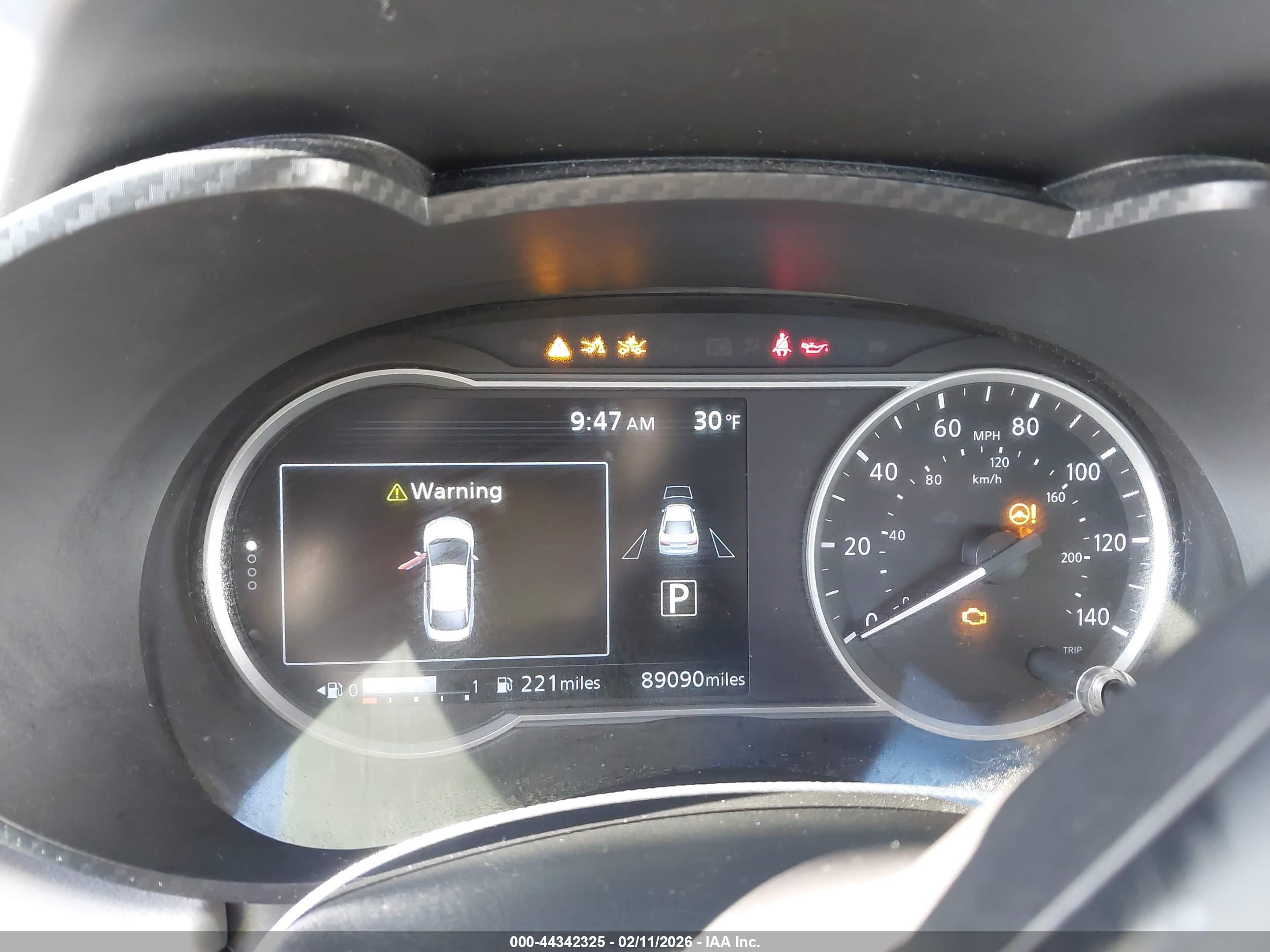 NISSAN VERSA image 7