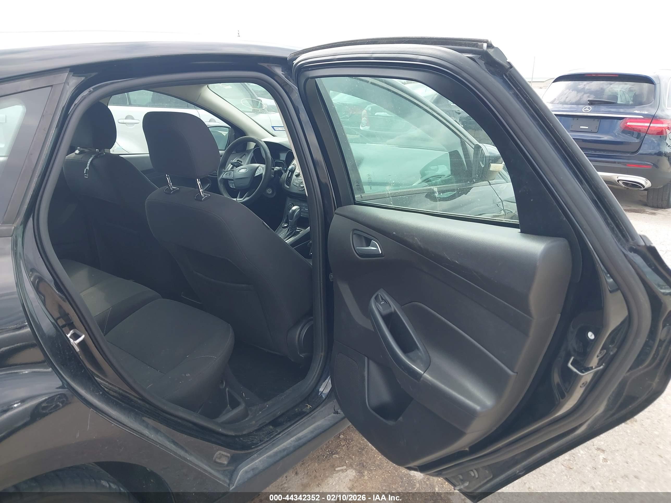 FORD FOCUS image 8