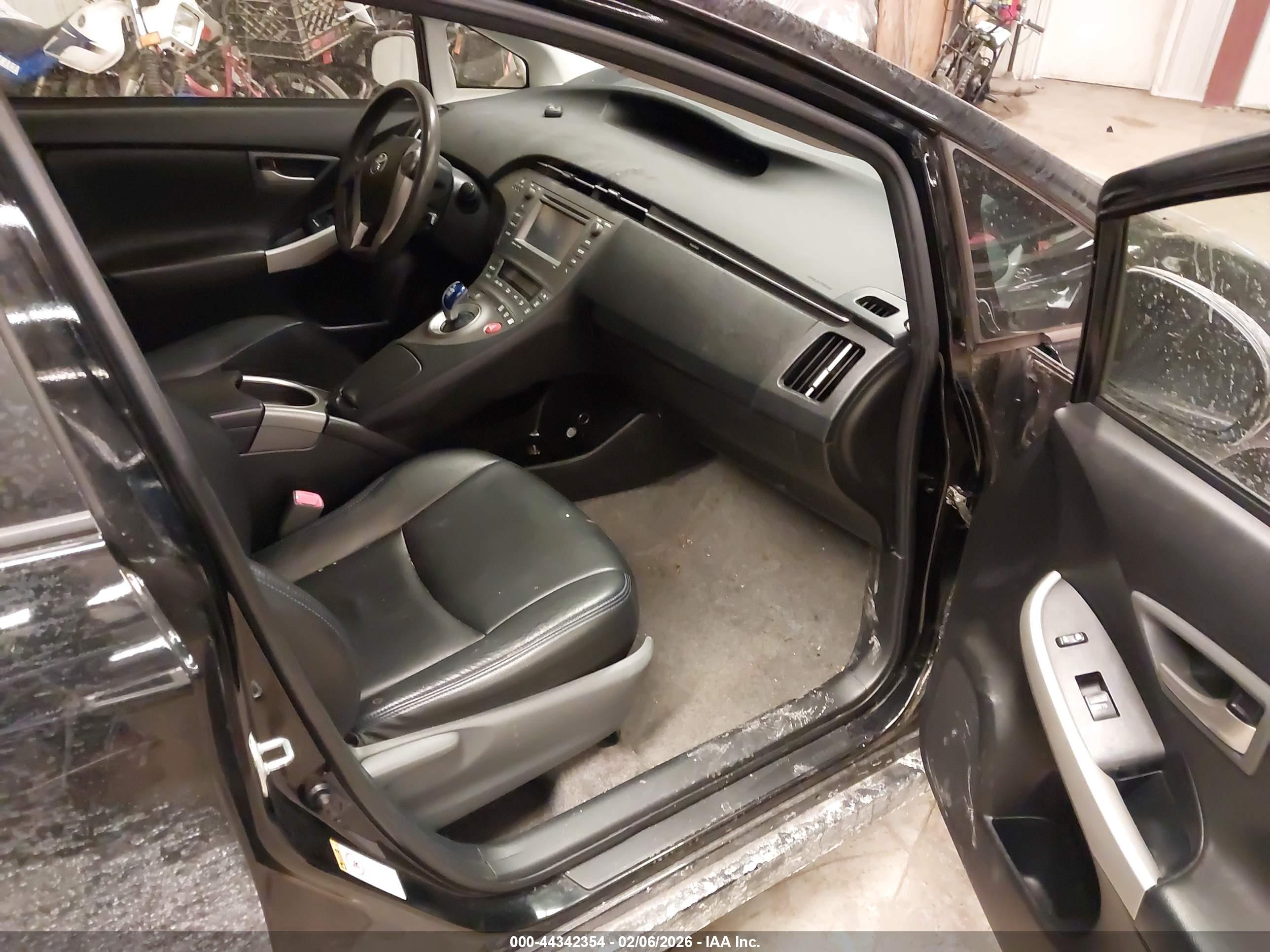 TOYOTA PRIUS image 5