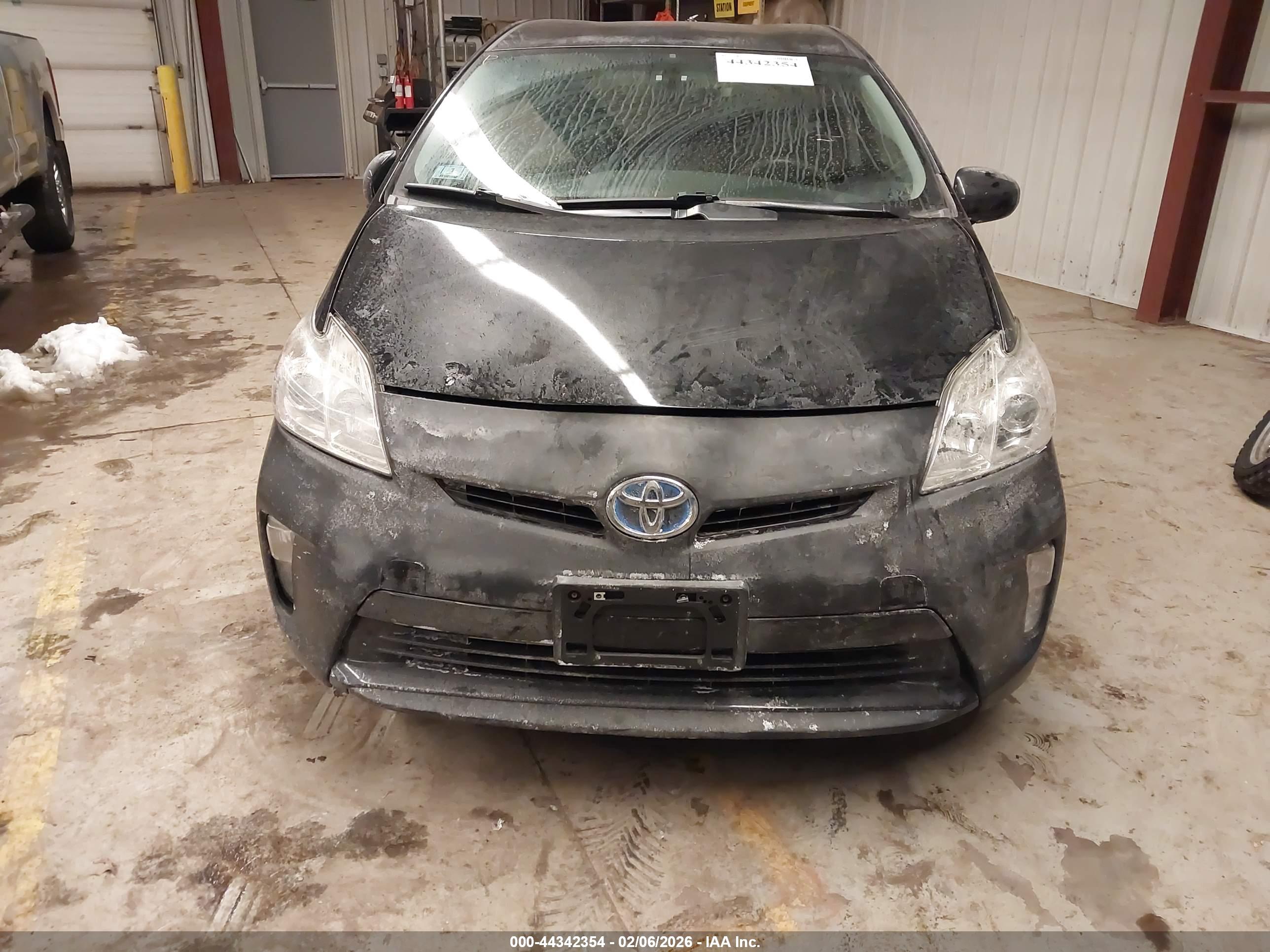 TOYOTA PRIUS image 6