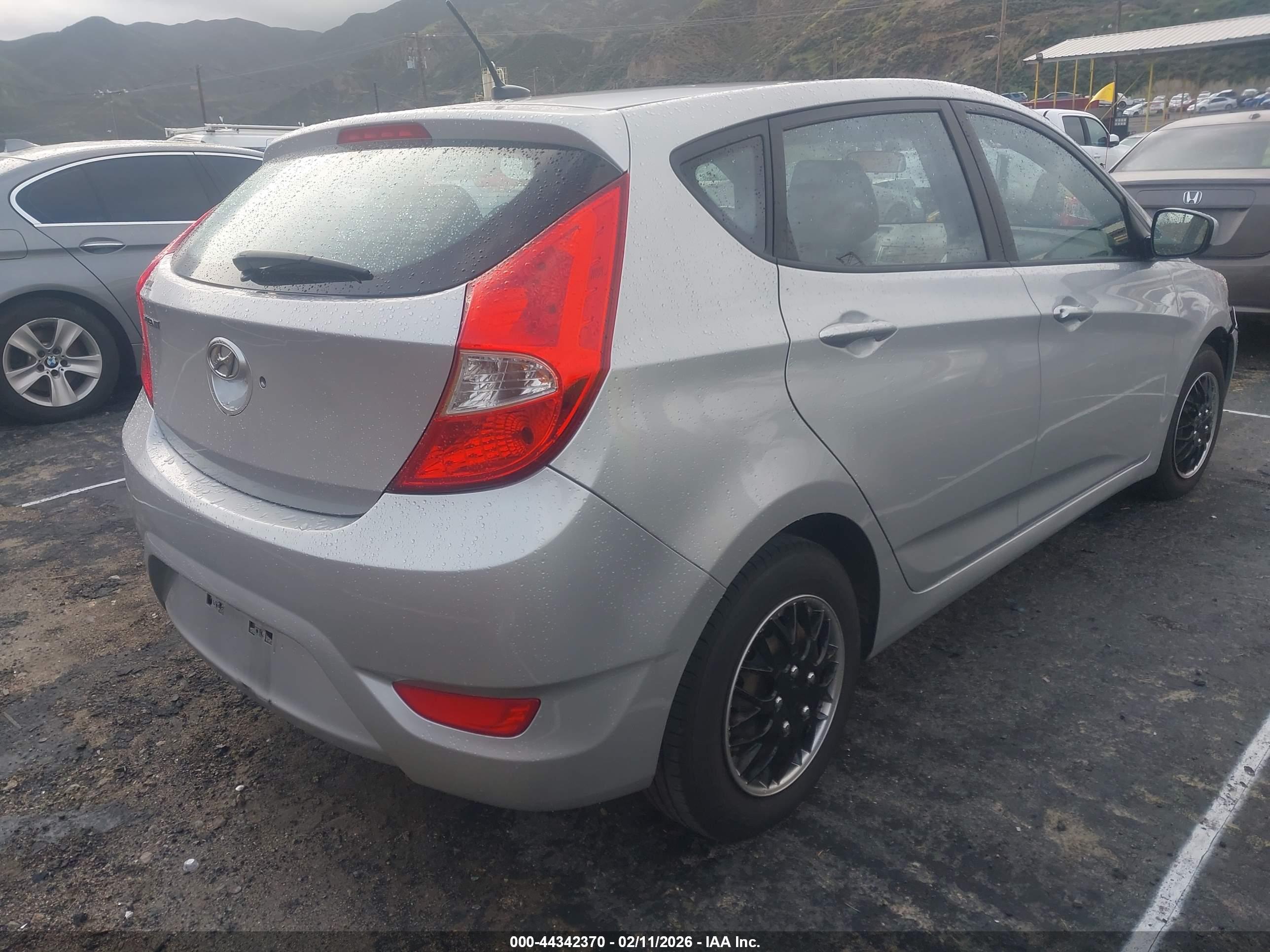 HYUNDAI ACCENT image 4