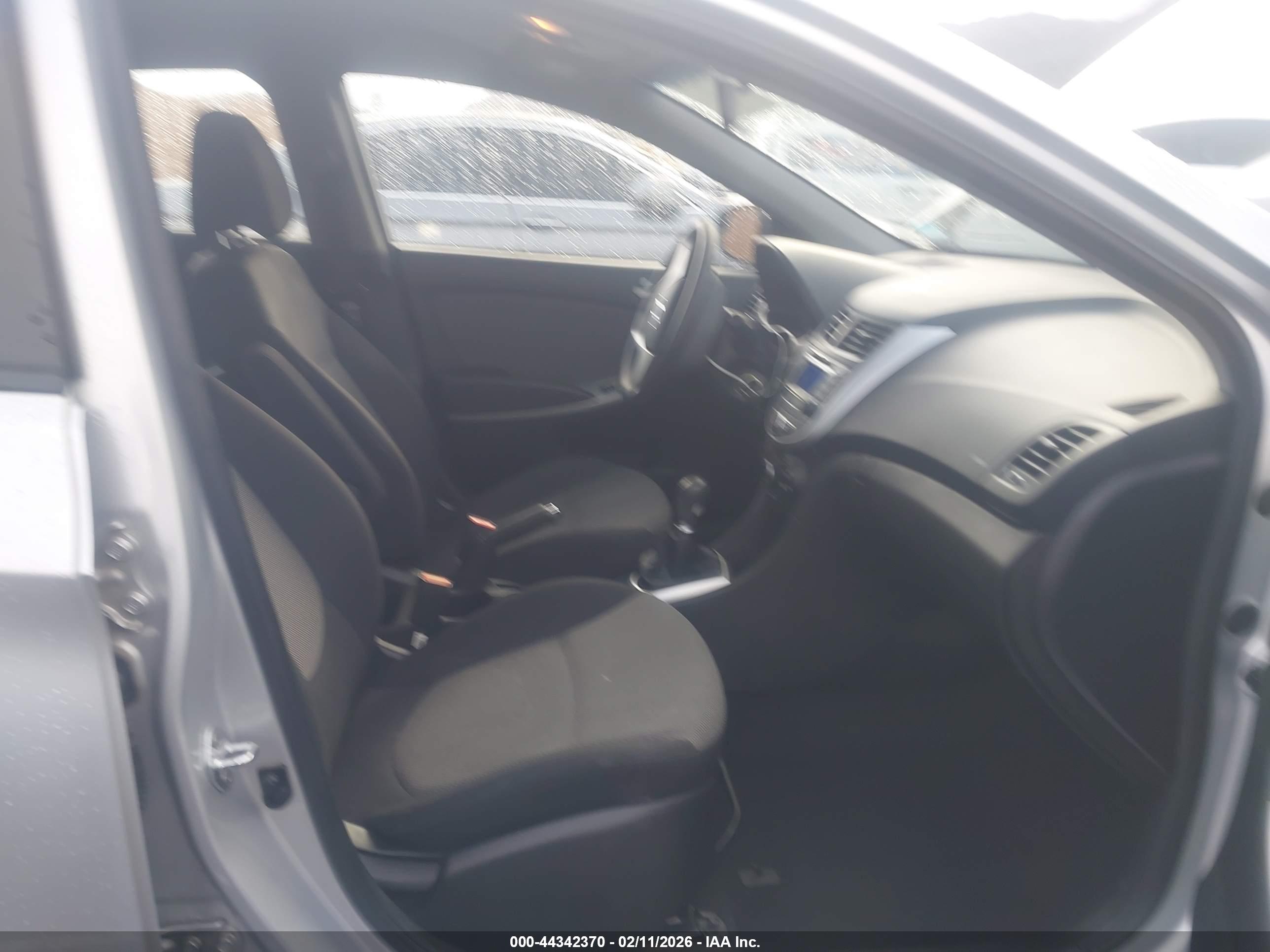 HYUNDAI ACCENT image 5