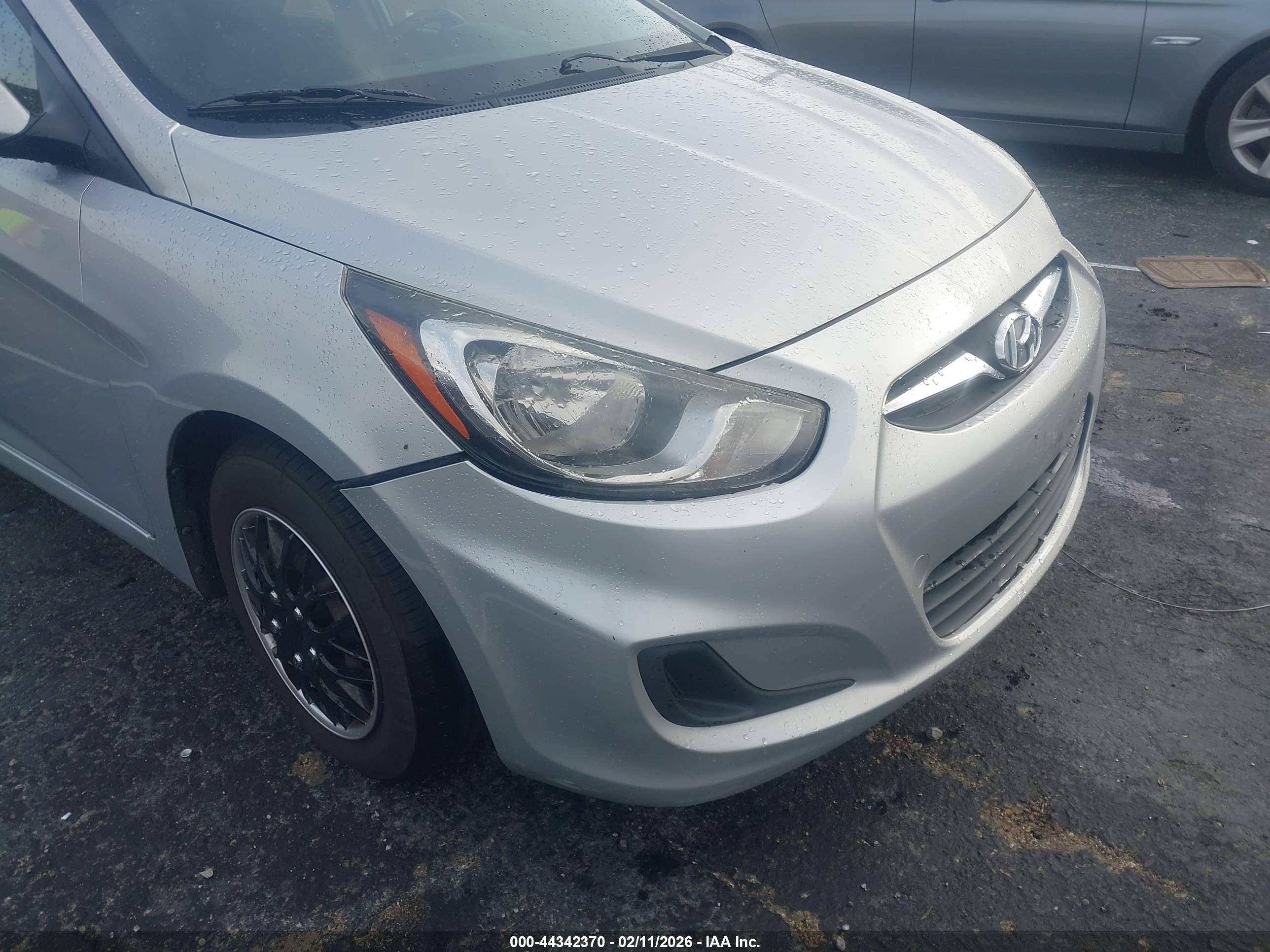 HYUNDAI ACCENT image 6