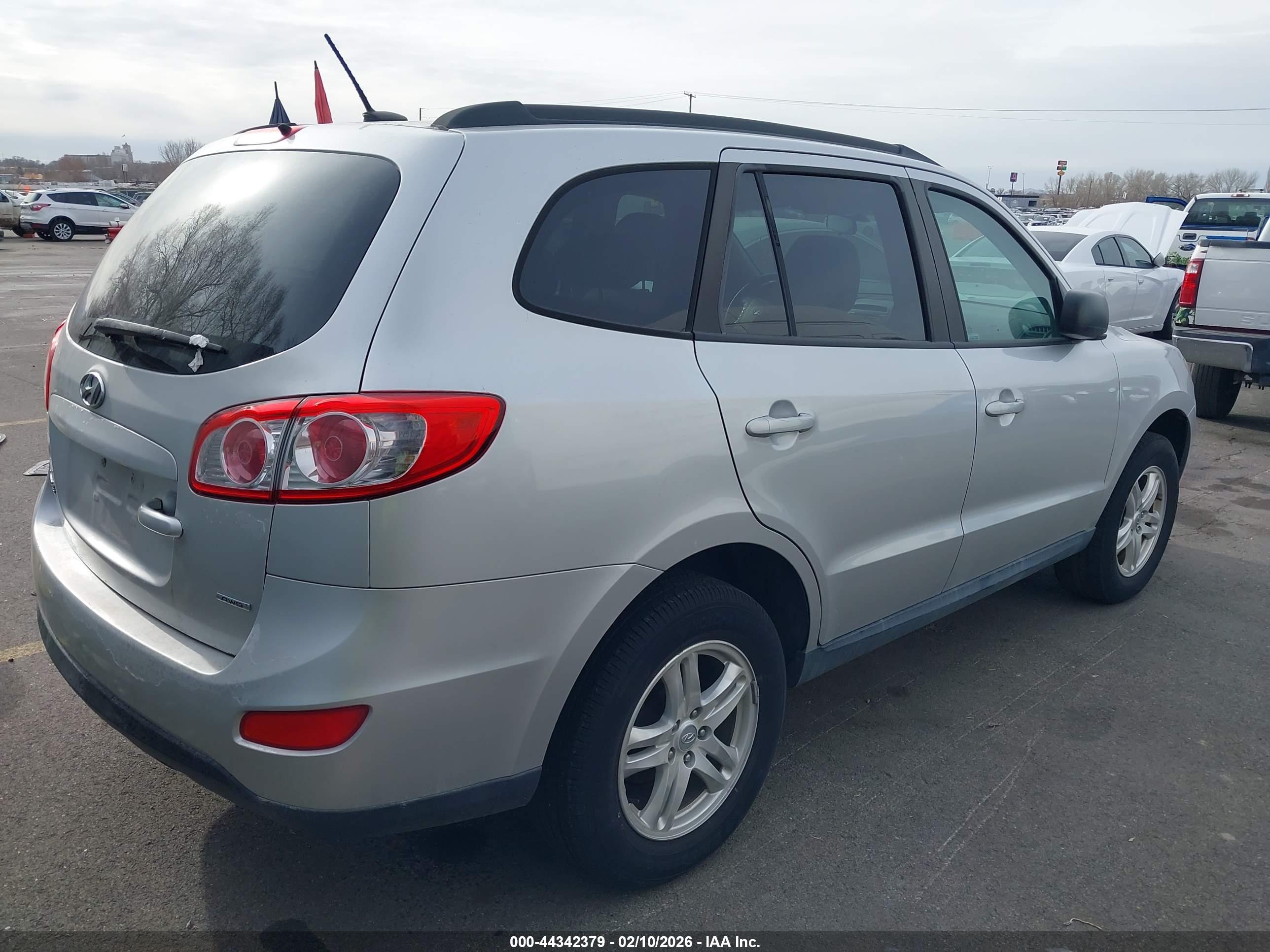 HYUNDAI SANTA image 4