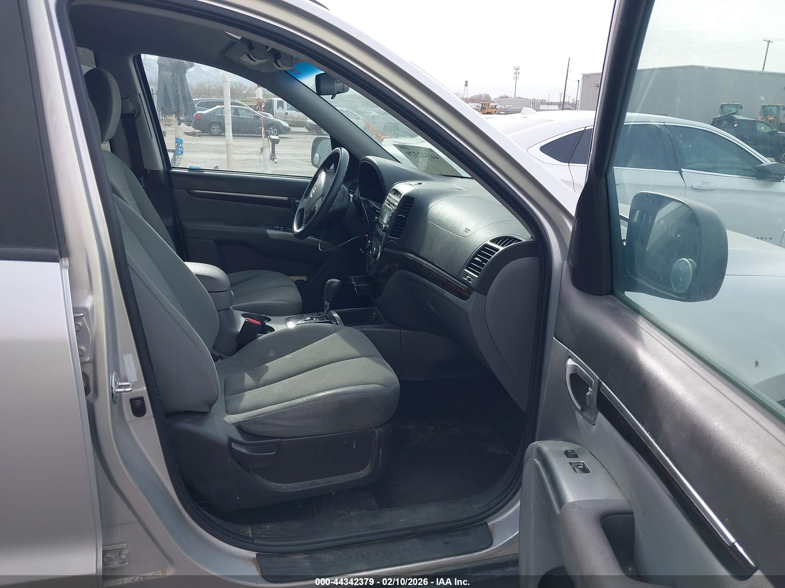 HYUNDAI SANTA image 5