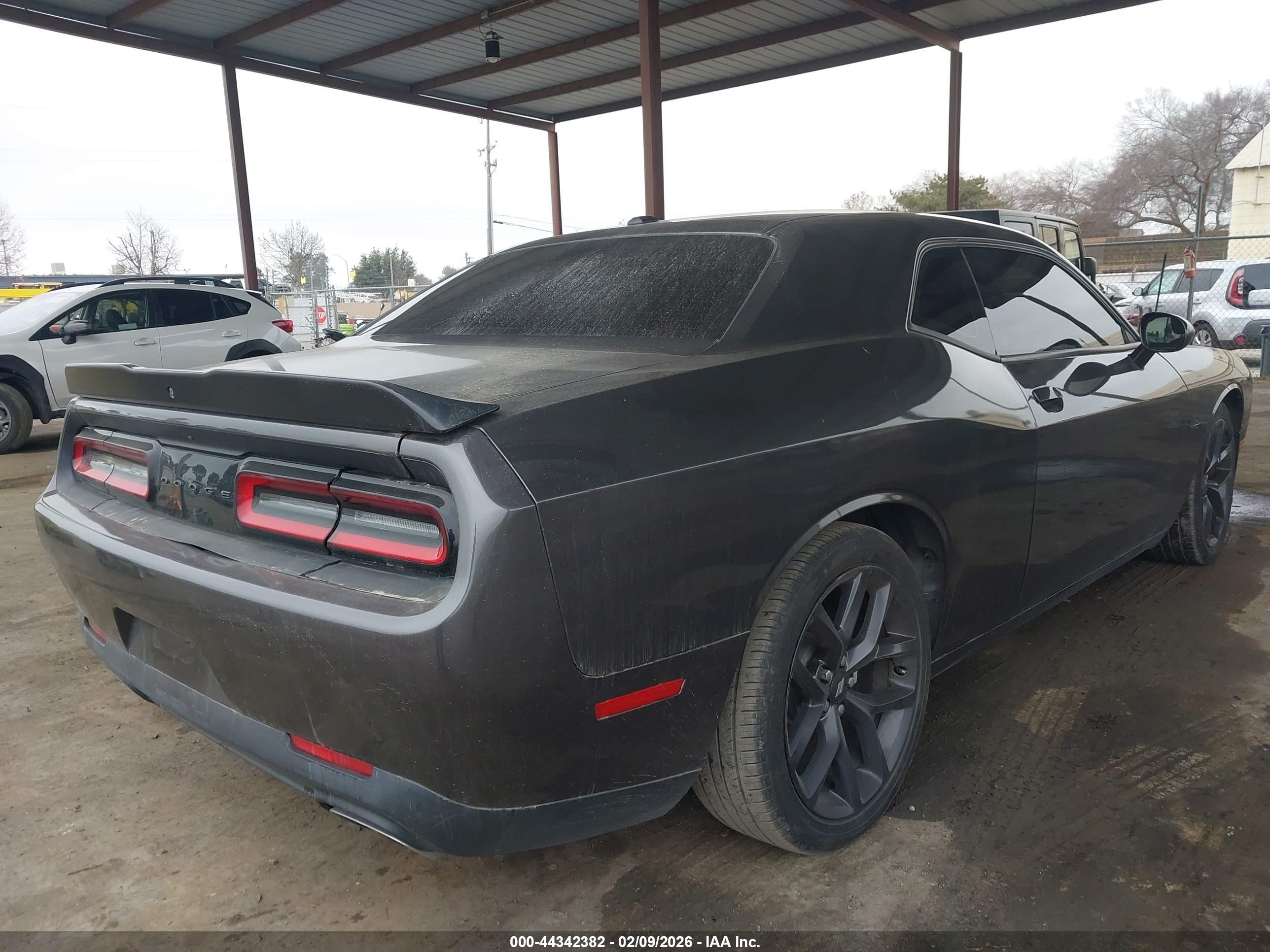 DODGE CHALLENGER image 4