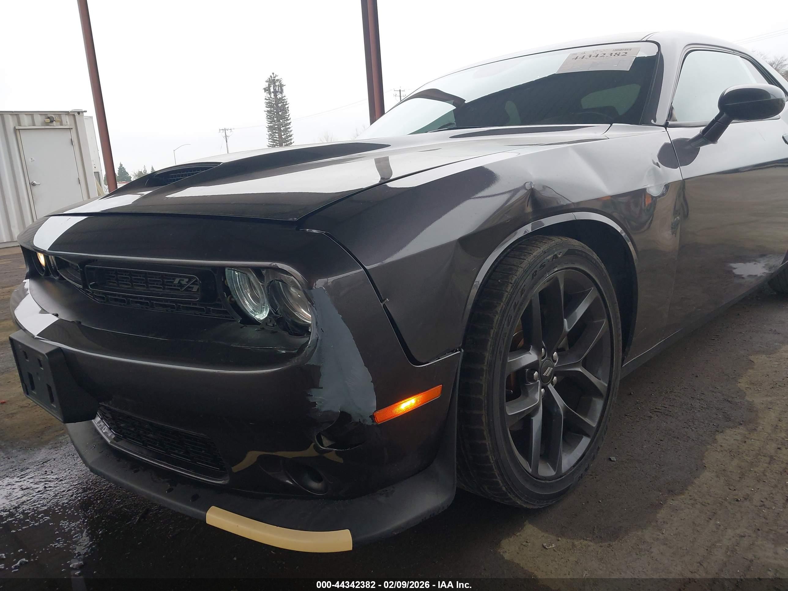 DODGE CHALLENGER image 6